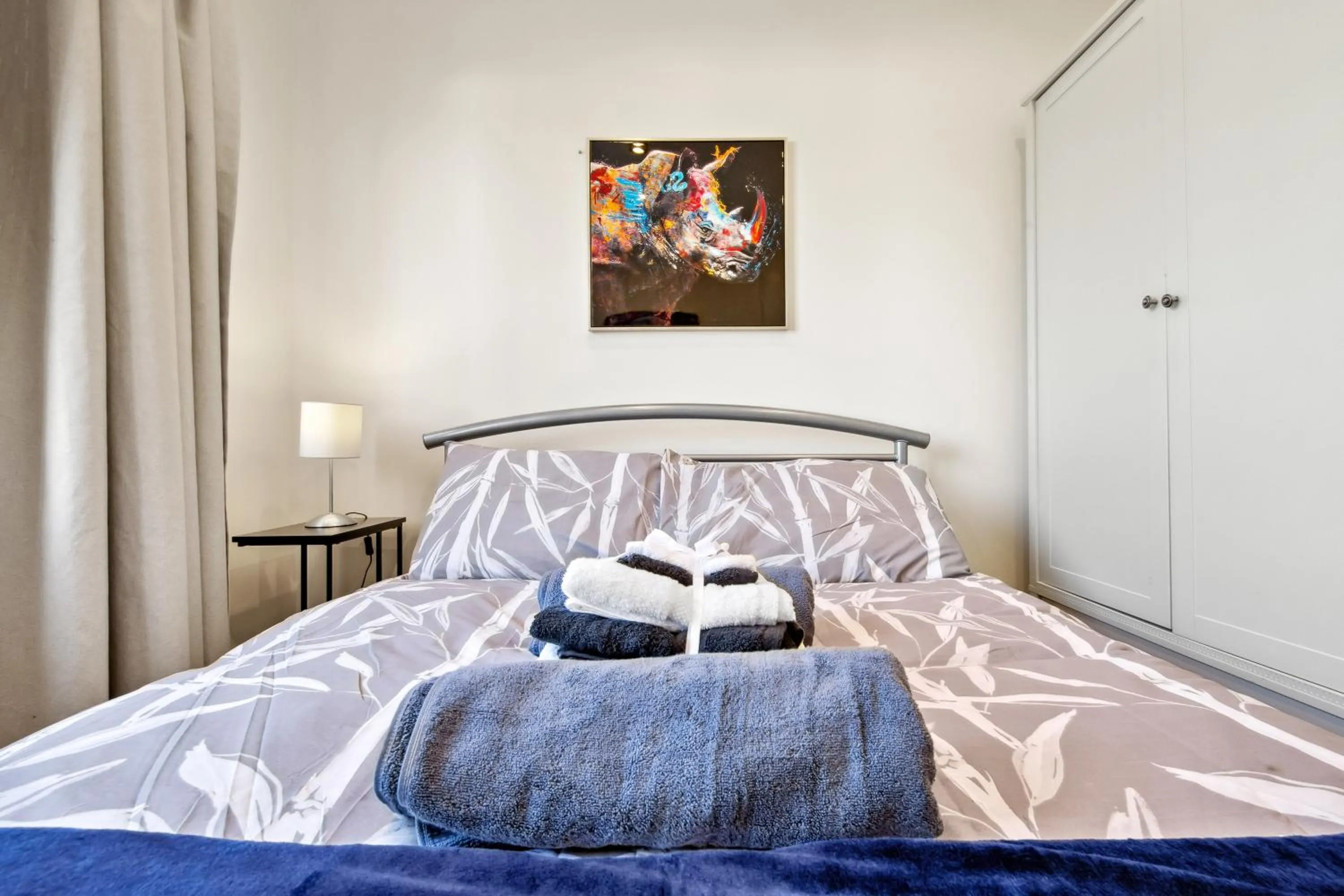 Bed in Stylish 4 Bed 2 Bath NW London