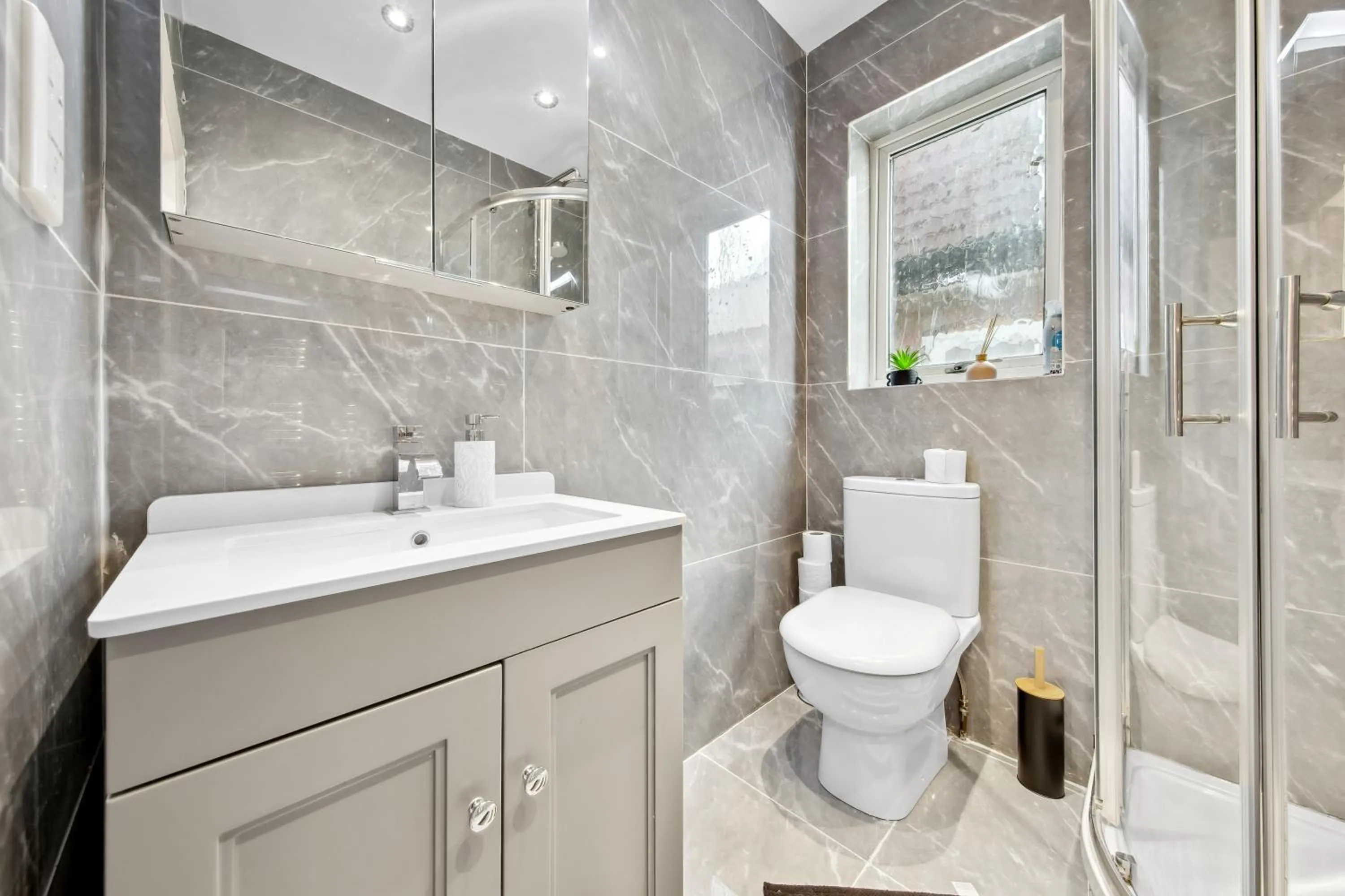 Stylish 4 Bed 2 Bath NW London