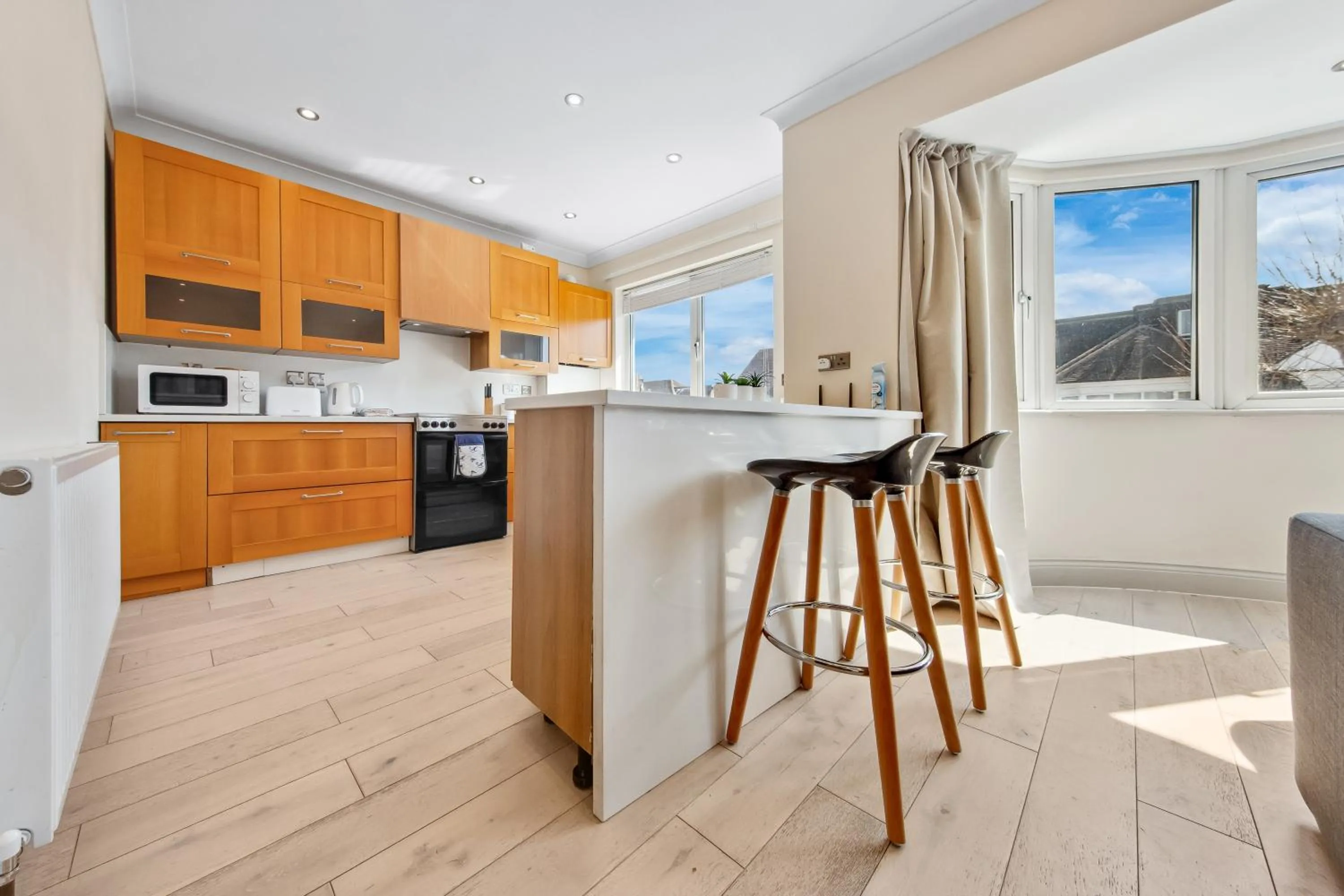 Stylish 4 Bed 2 Bath NW London