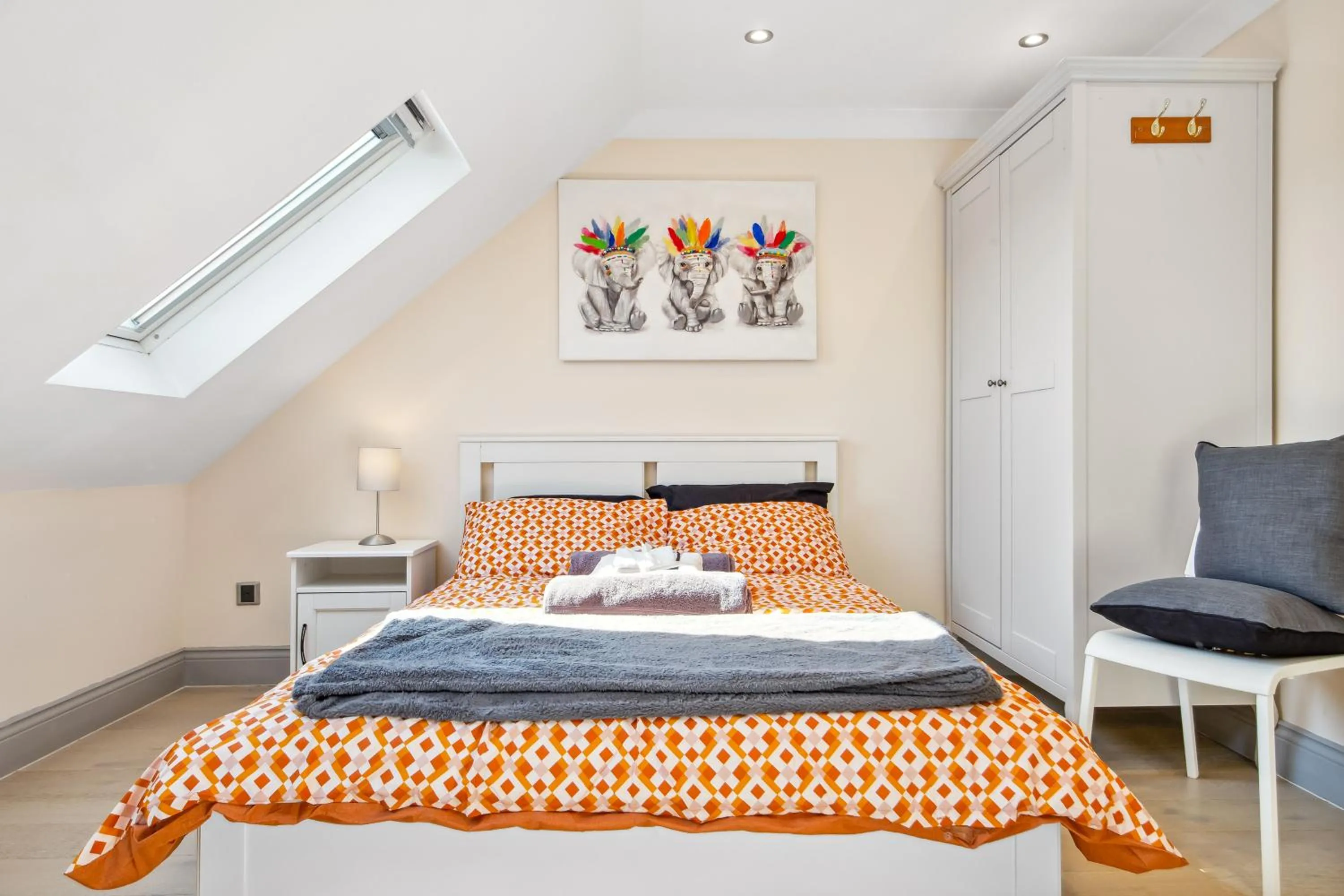 Bed in Stylish 4 Bed 2 Bath NW London