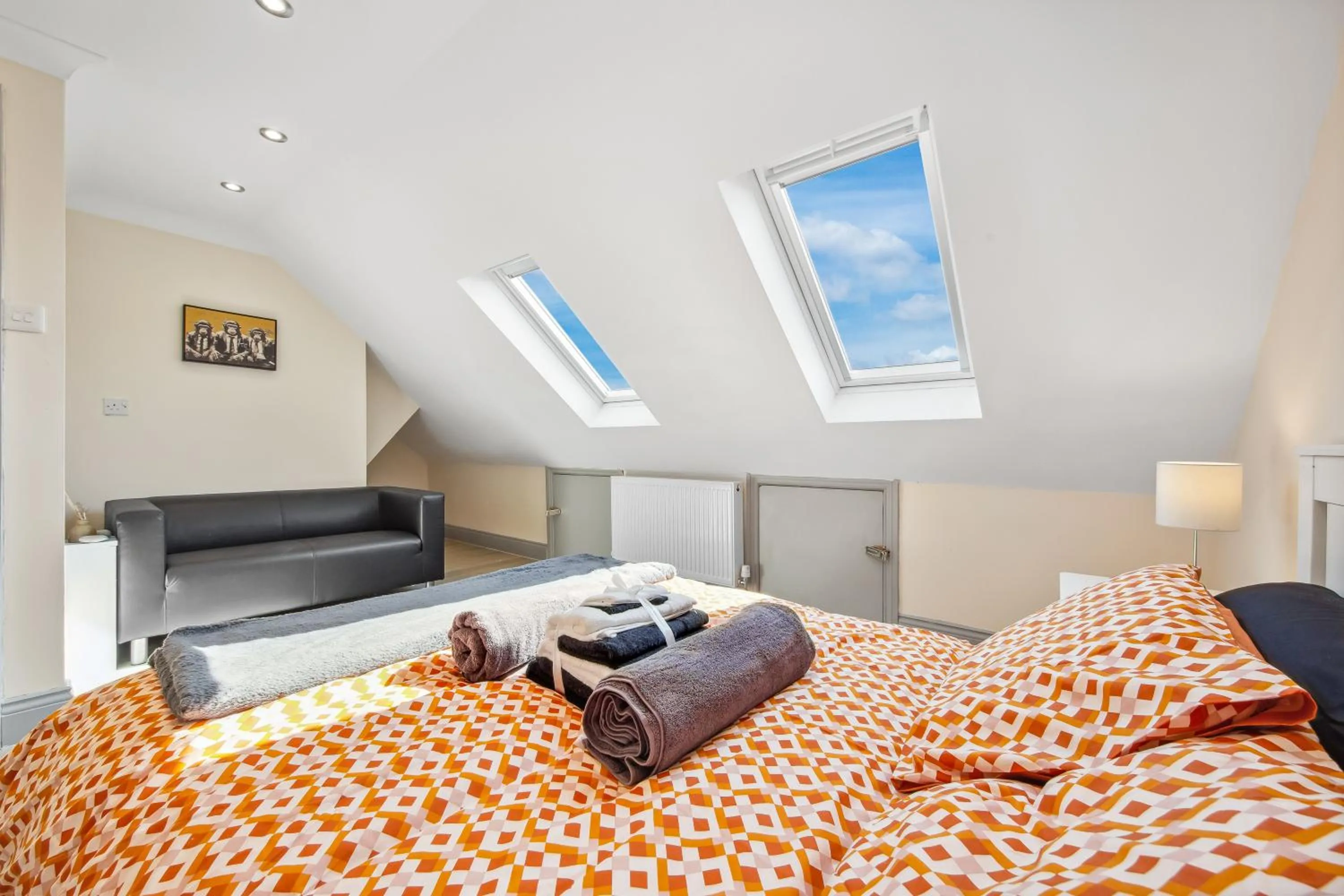 Bed in Stylish 4 Bed 2 Bath NW London