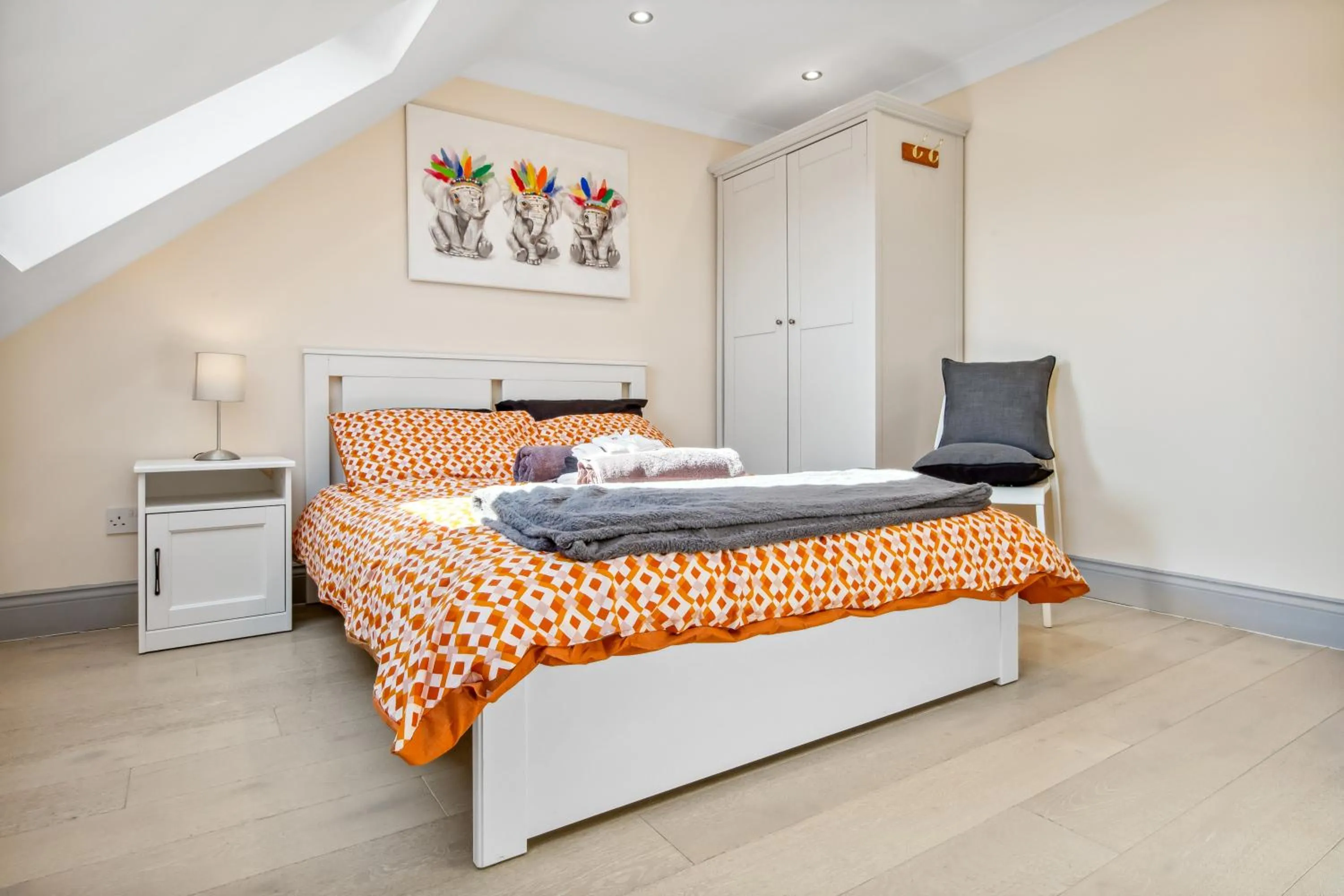 Bed in Stylish 4 Bed 2 Bath NW London