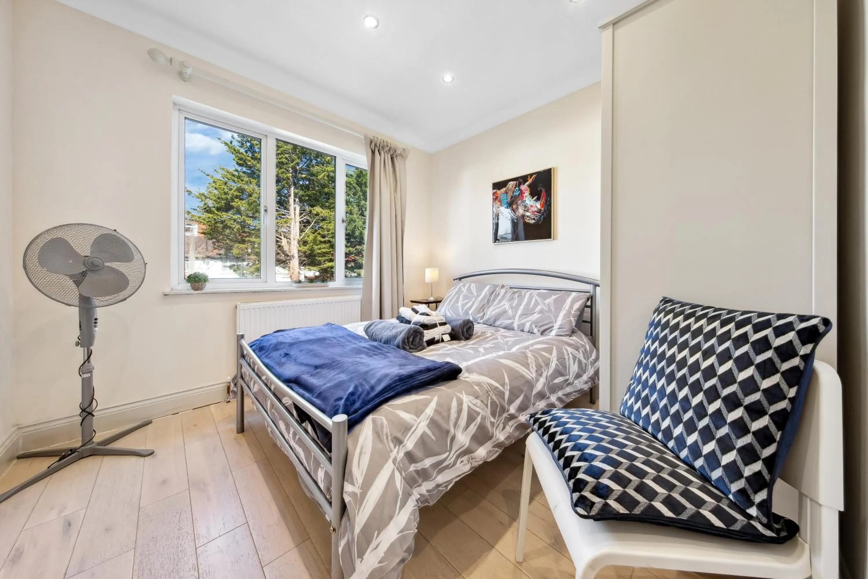 Bed in Stylish 4 Bed 2 Bath NW London
