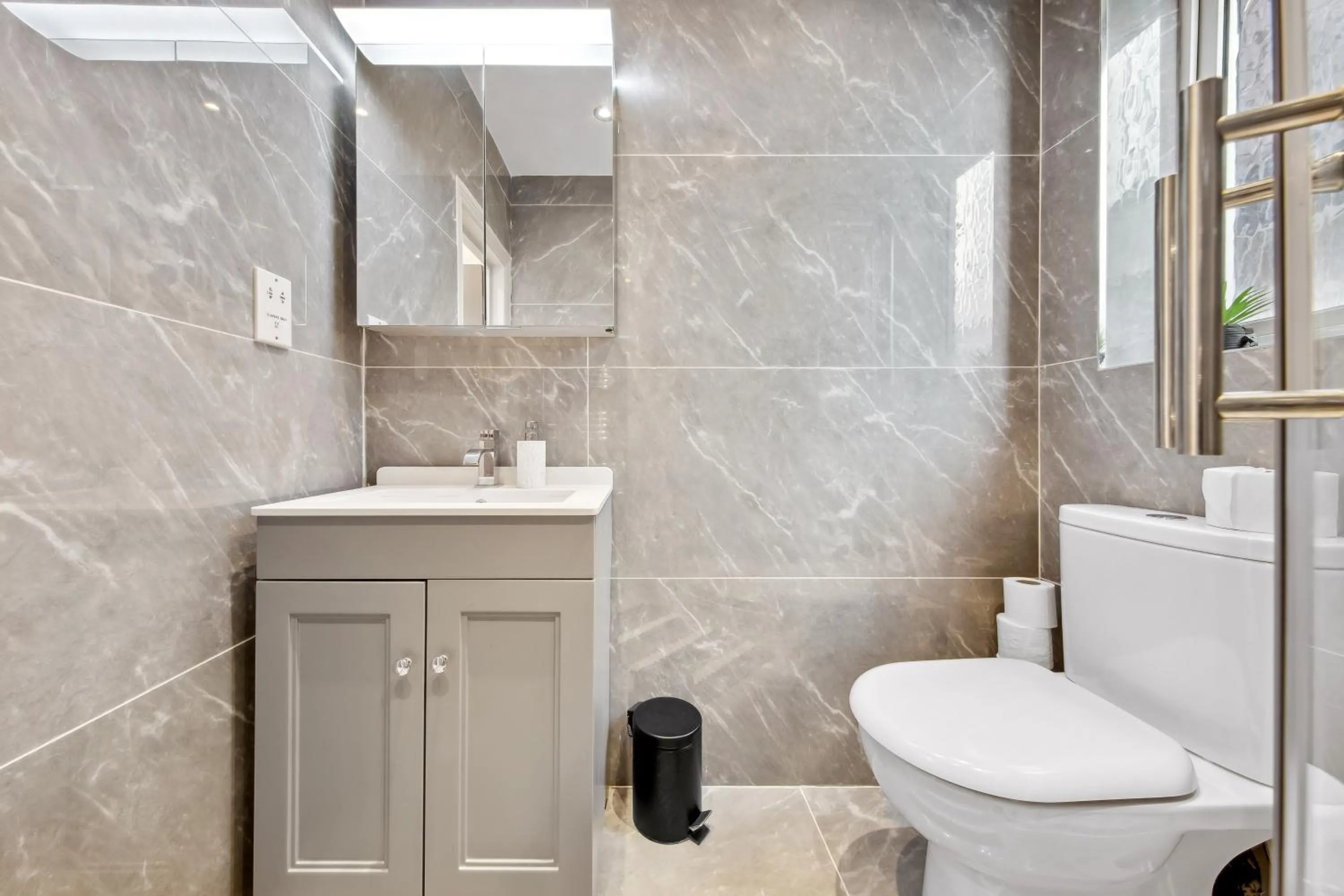 Stylish 4 Bed 2 Bath NW London