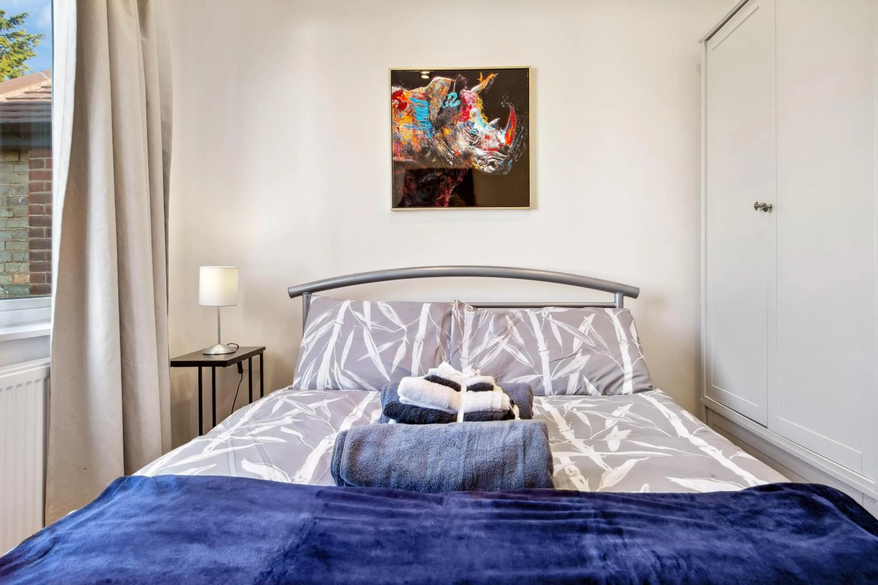 Bed in Stylish 4 Bed 2 Bath NW London