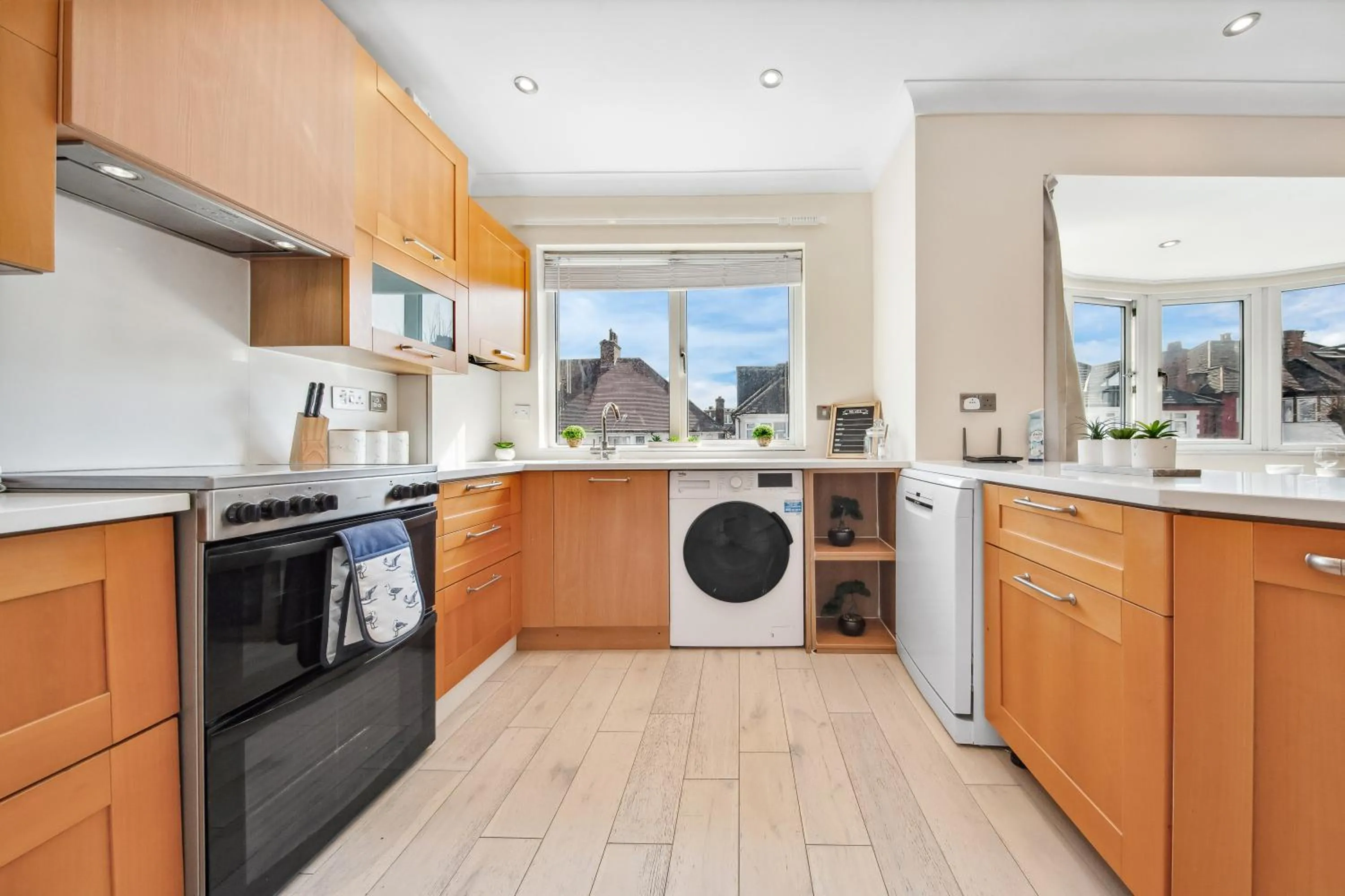 Stylish 4 Bed 2 Bath NW London