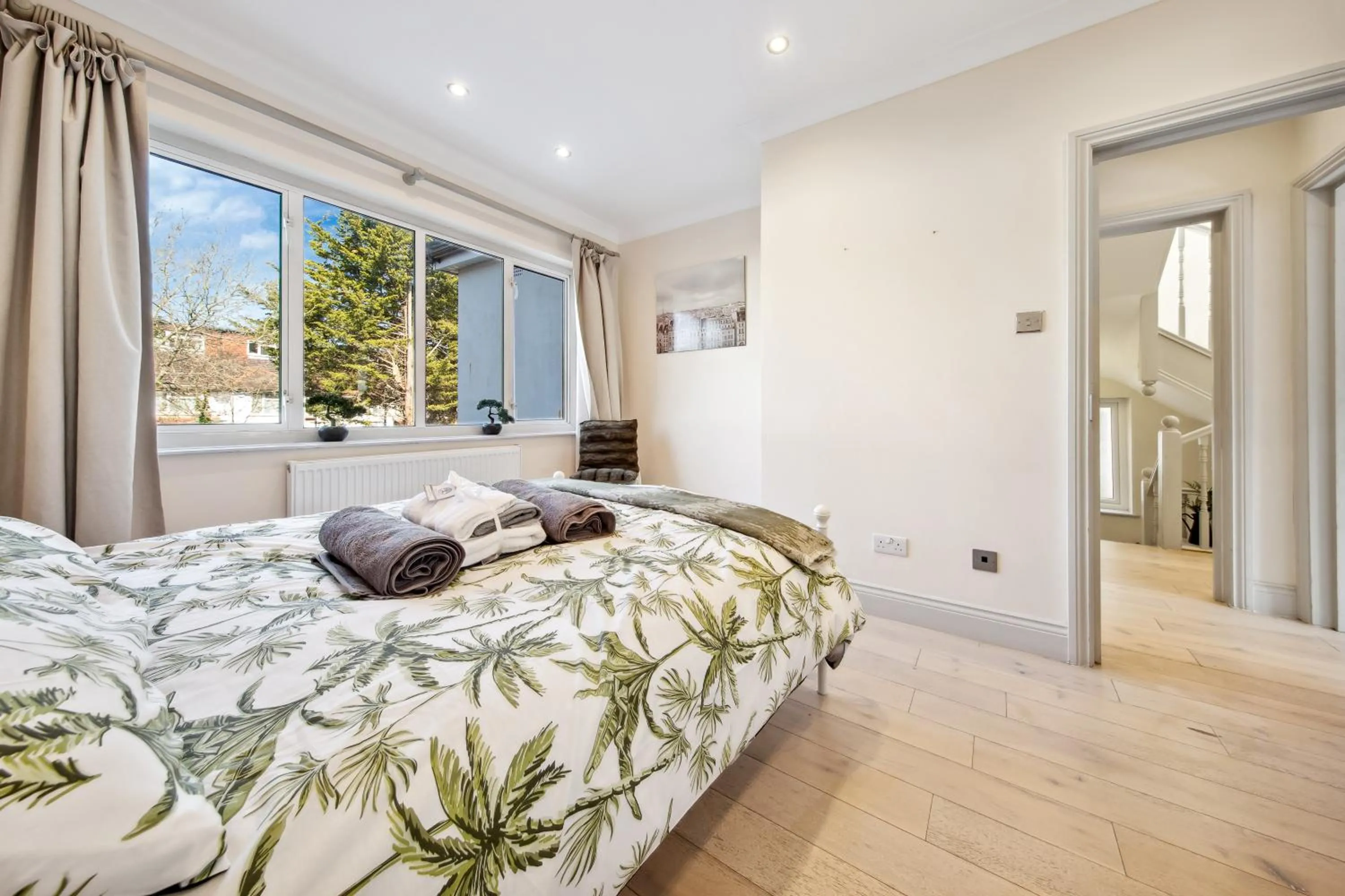 Bed in Stylish 4 Bed 2 Bath NW London