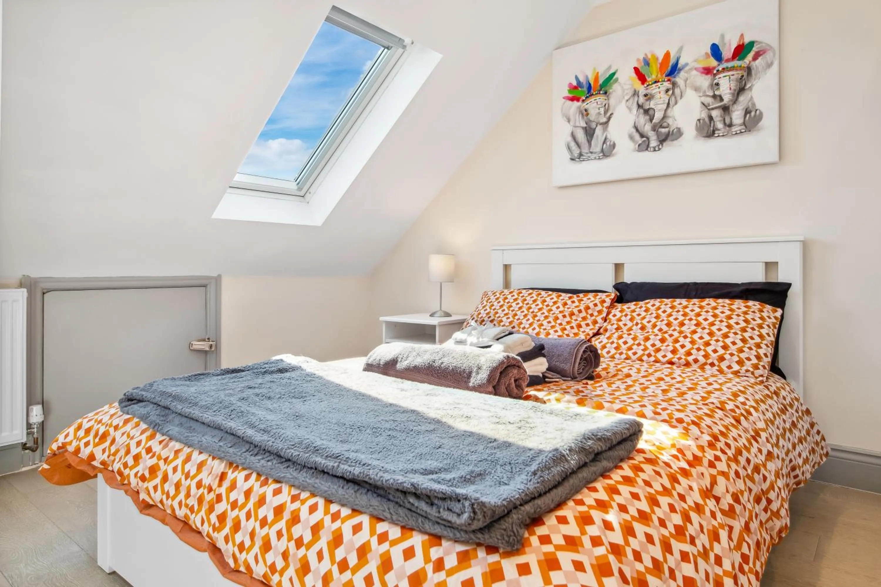 Bed in Stylish 4 Bed 2 Bath NW London