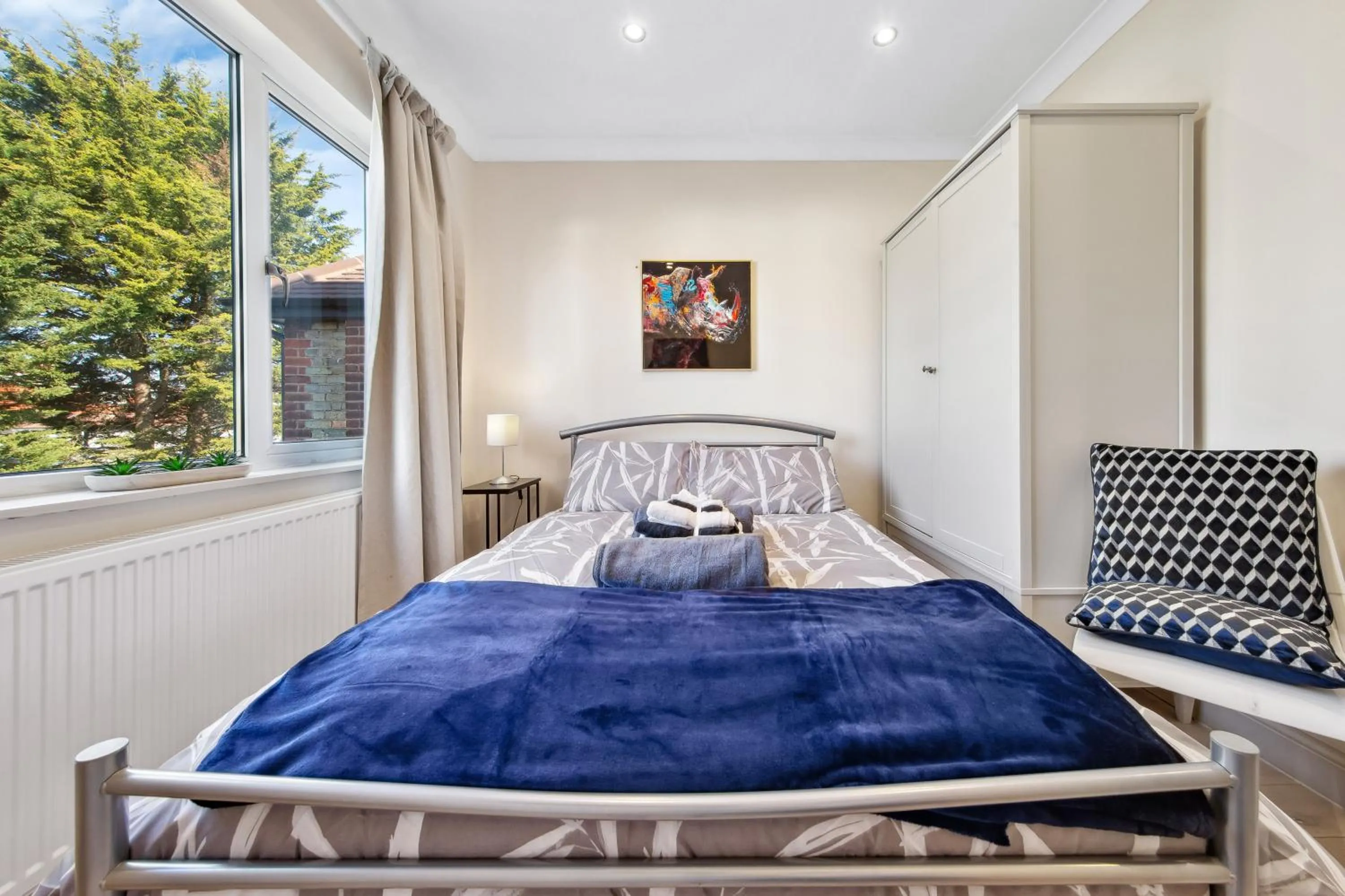 Bed in Stylish 4 Bed 2 Bath NW London