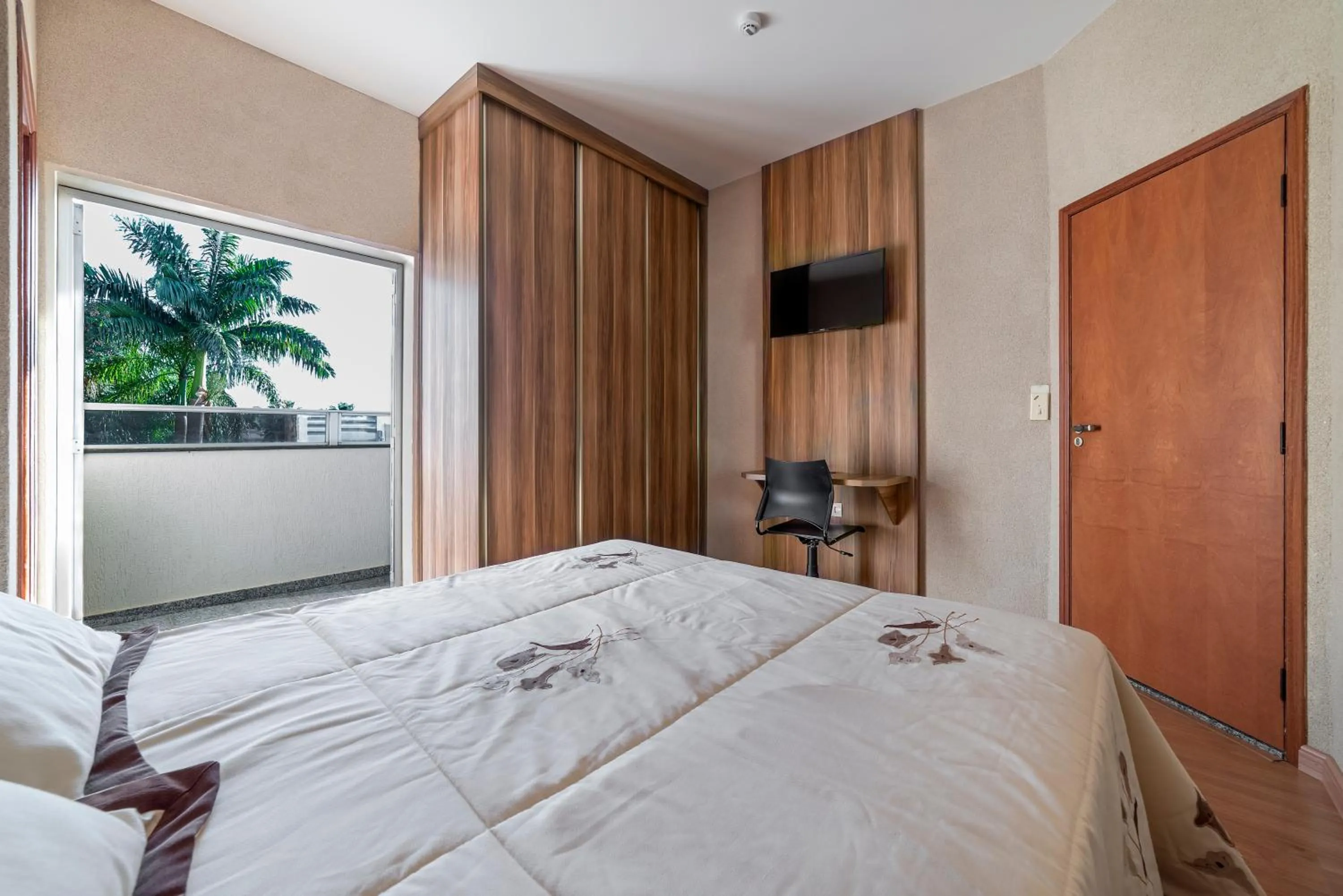 Bed in Solar Plaza Hotel