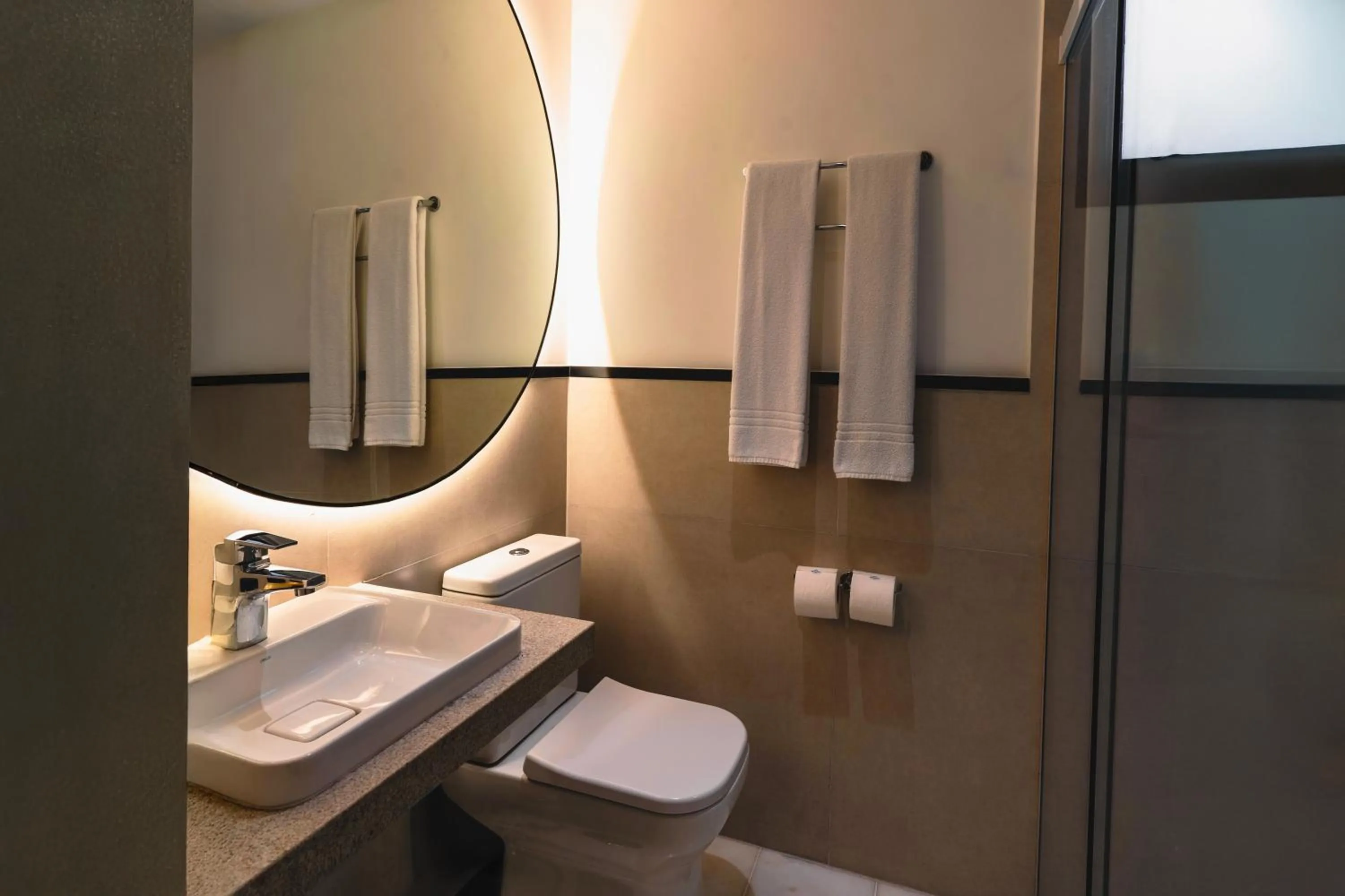 Bathroom in Estanplaza Funchal Faria Lima