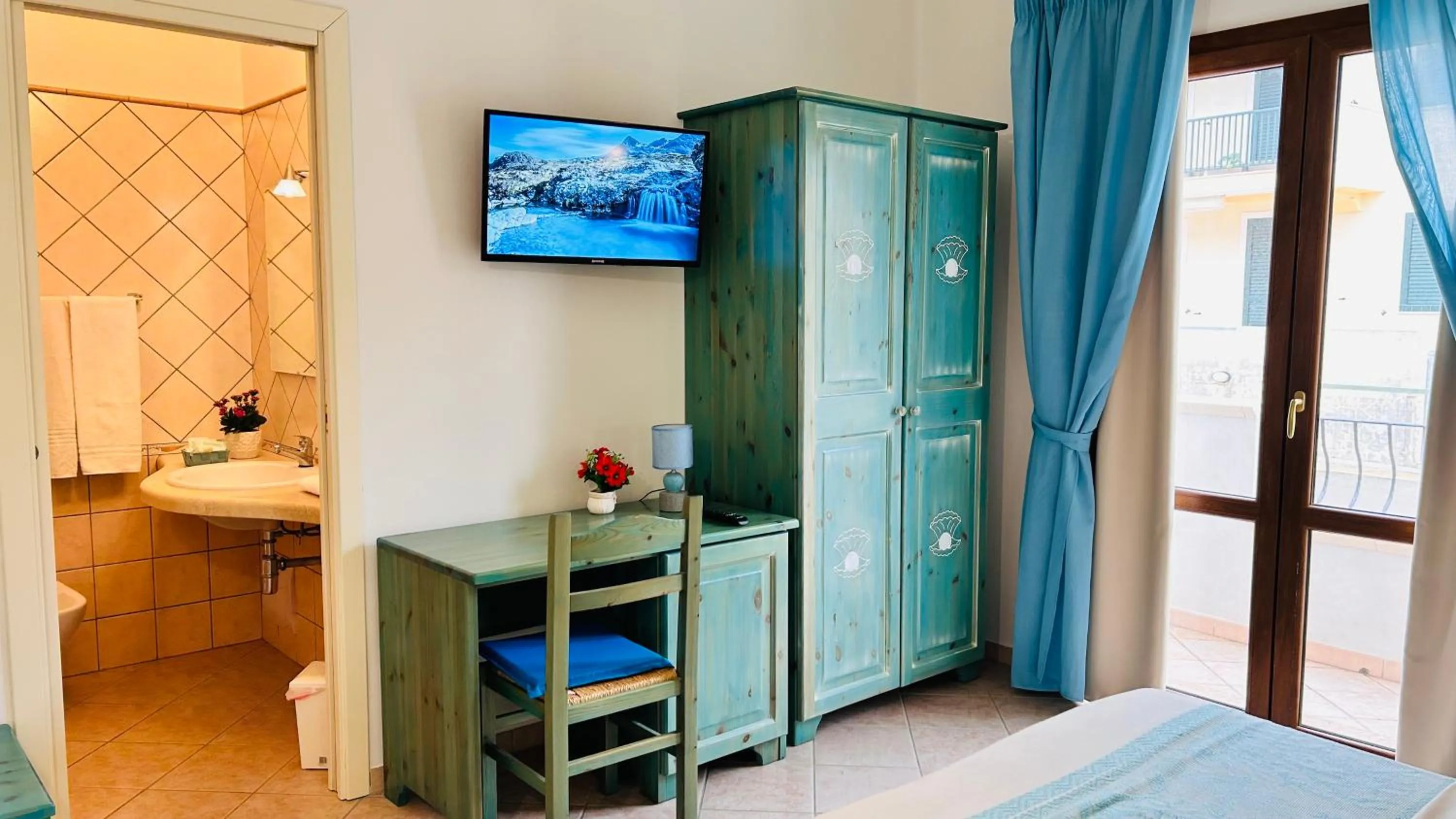 Bed in La Perla Hotel