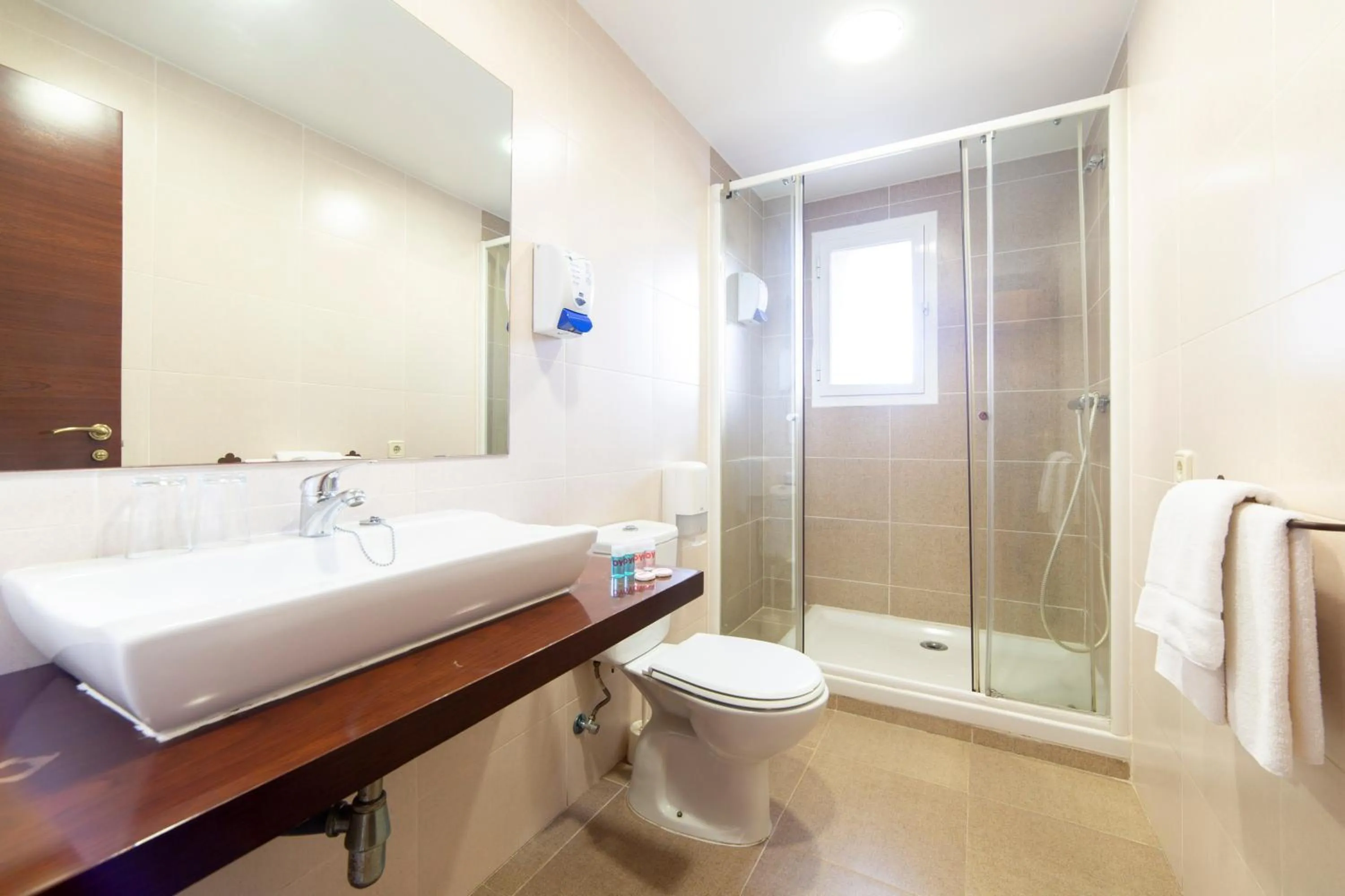 Shower in Hotel Mavi