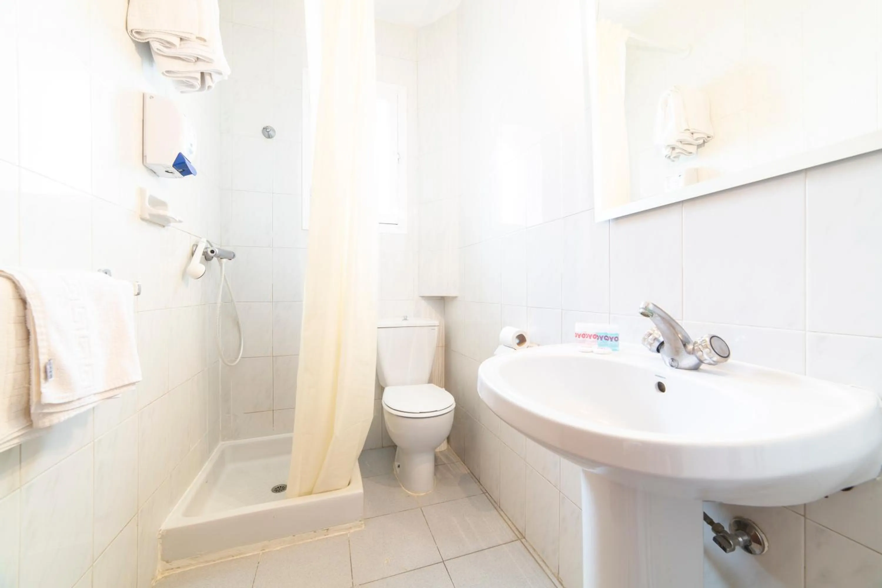 Shower in Hotel Mavi