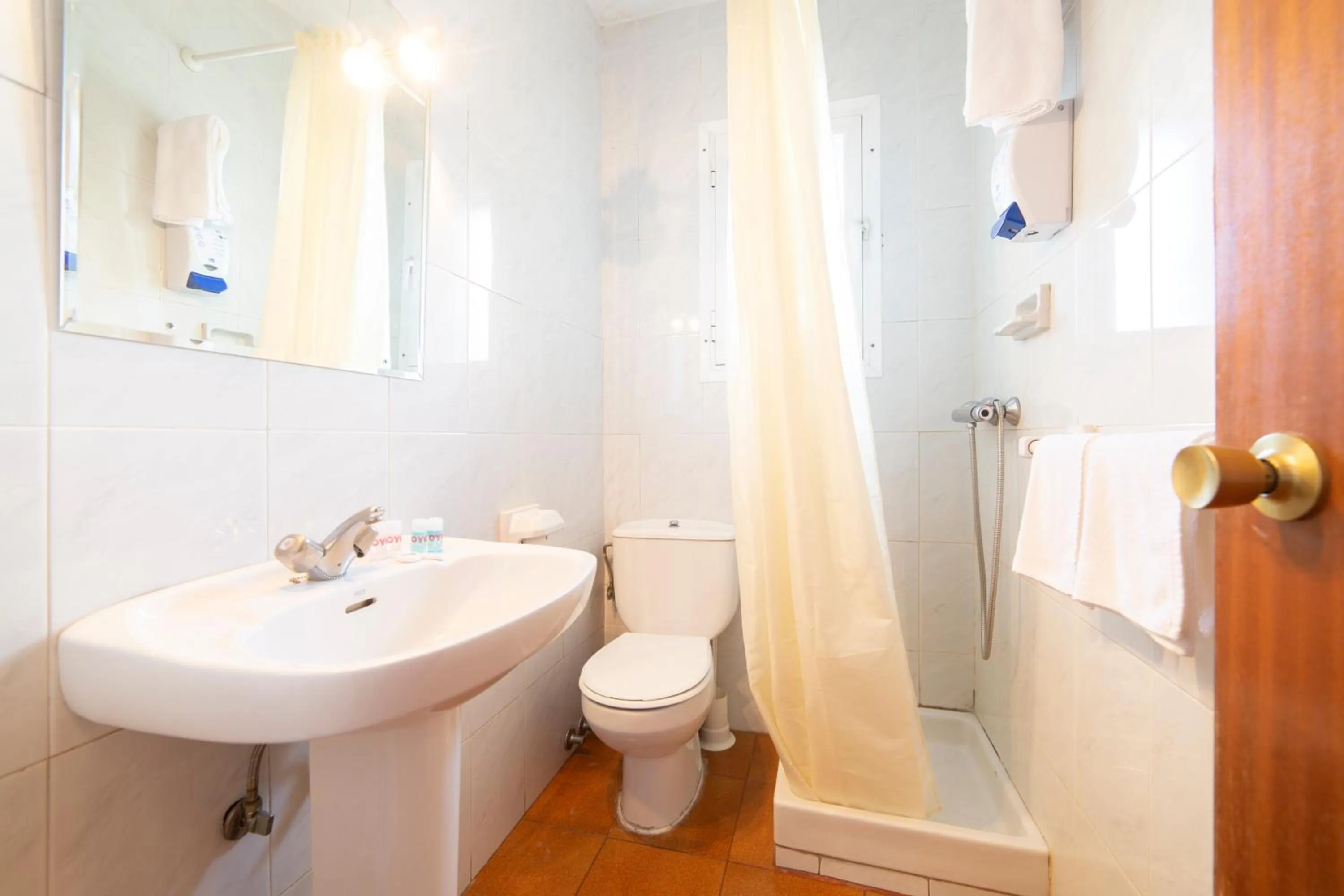 Shower in Hotel Mavi