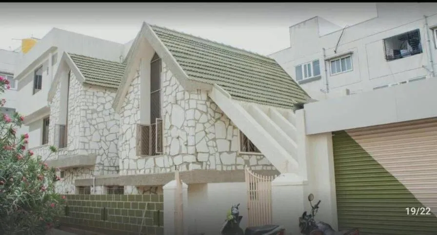 Property building in HosteLife Brookfield By De Royale Hotels