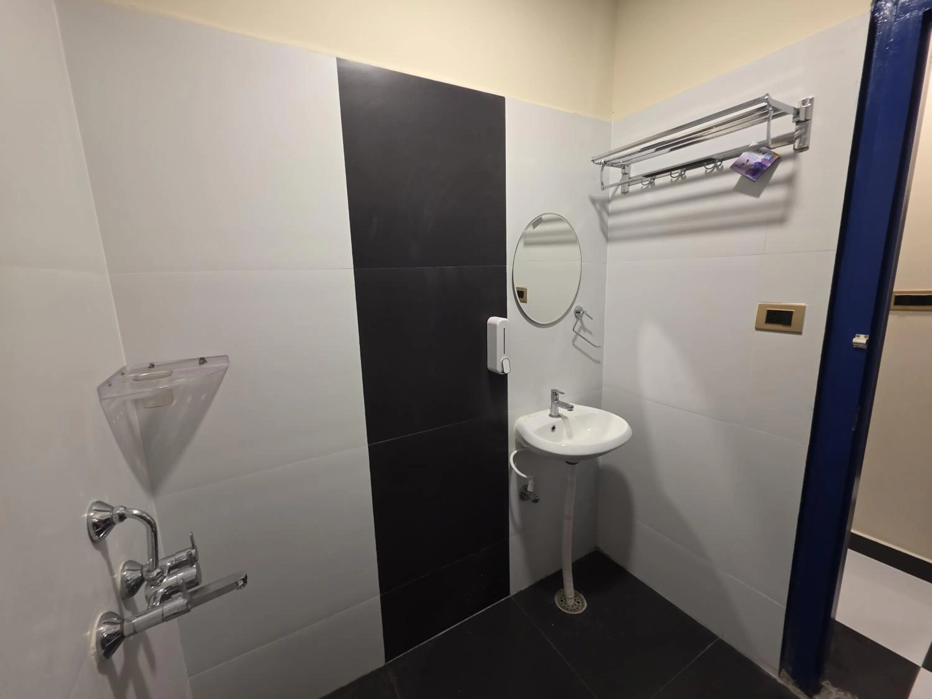 HosteLife Brookfield By De Royale Hotels