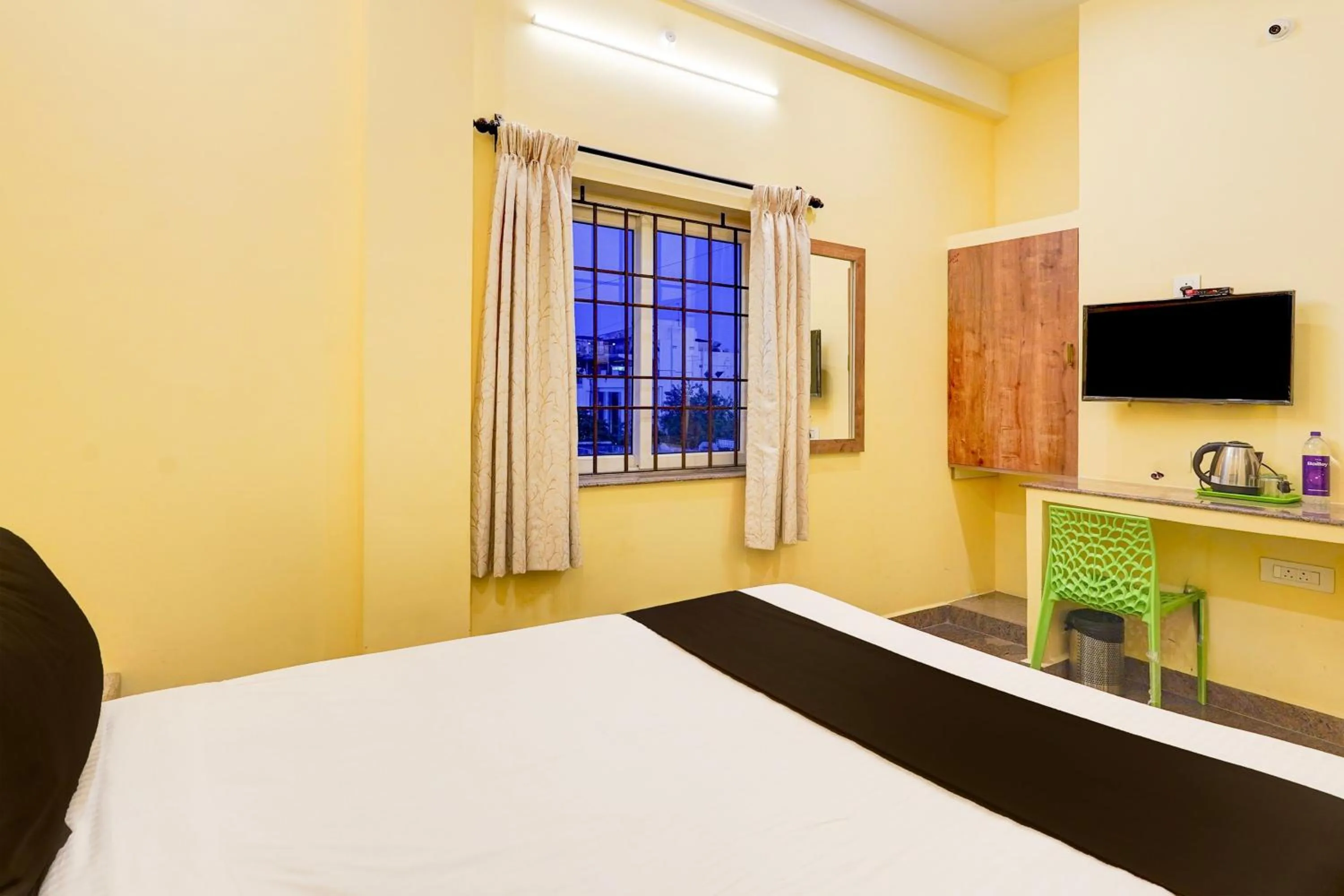 Bedroom, Bed in Super Townhouse White Town Rock Beach Formerly Prakasam Residency