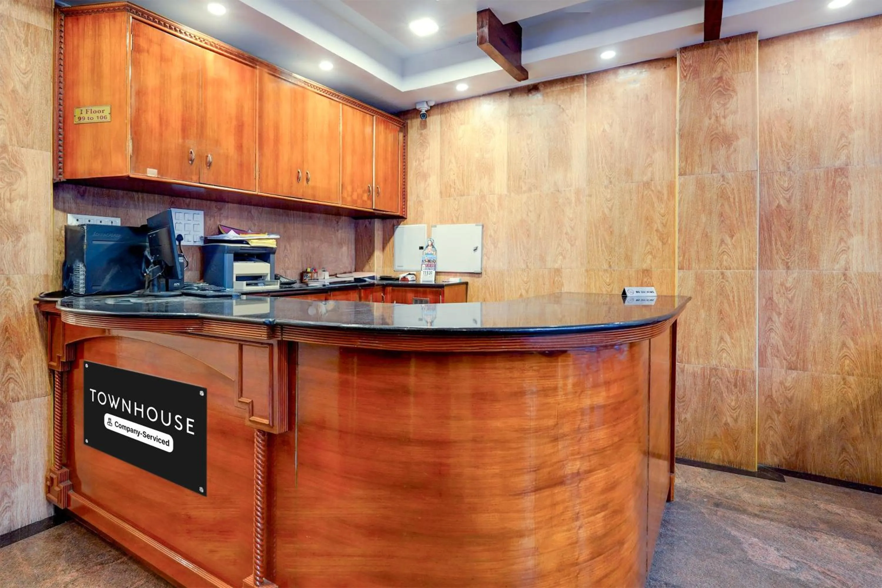 Lobby or reception in Super Townhouse White Town Rock Beach Formerly Prakasam Residency