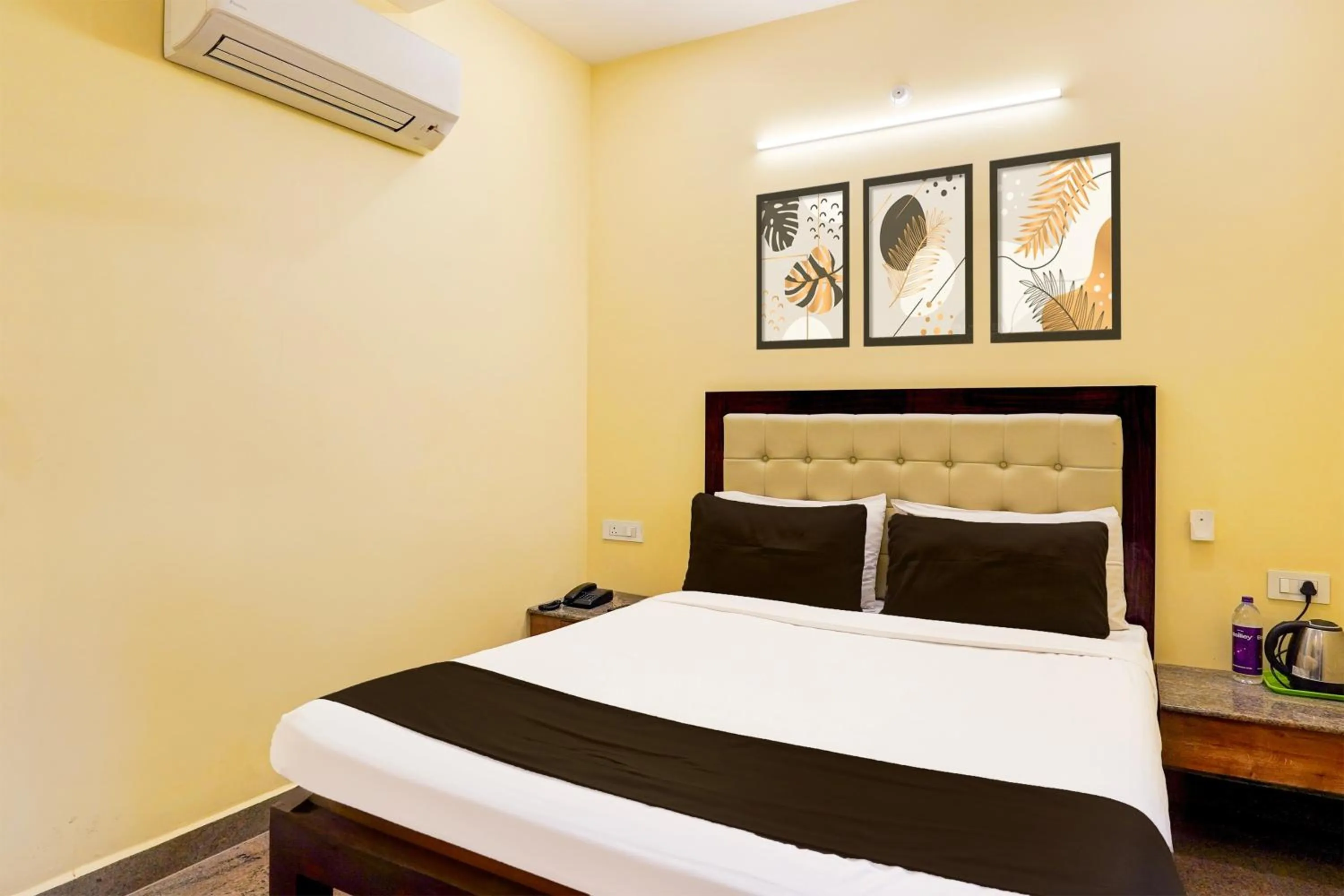Bedroom, Bed in Super Townhouse White Town Rock Beach Formerly Prakasam Residency