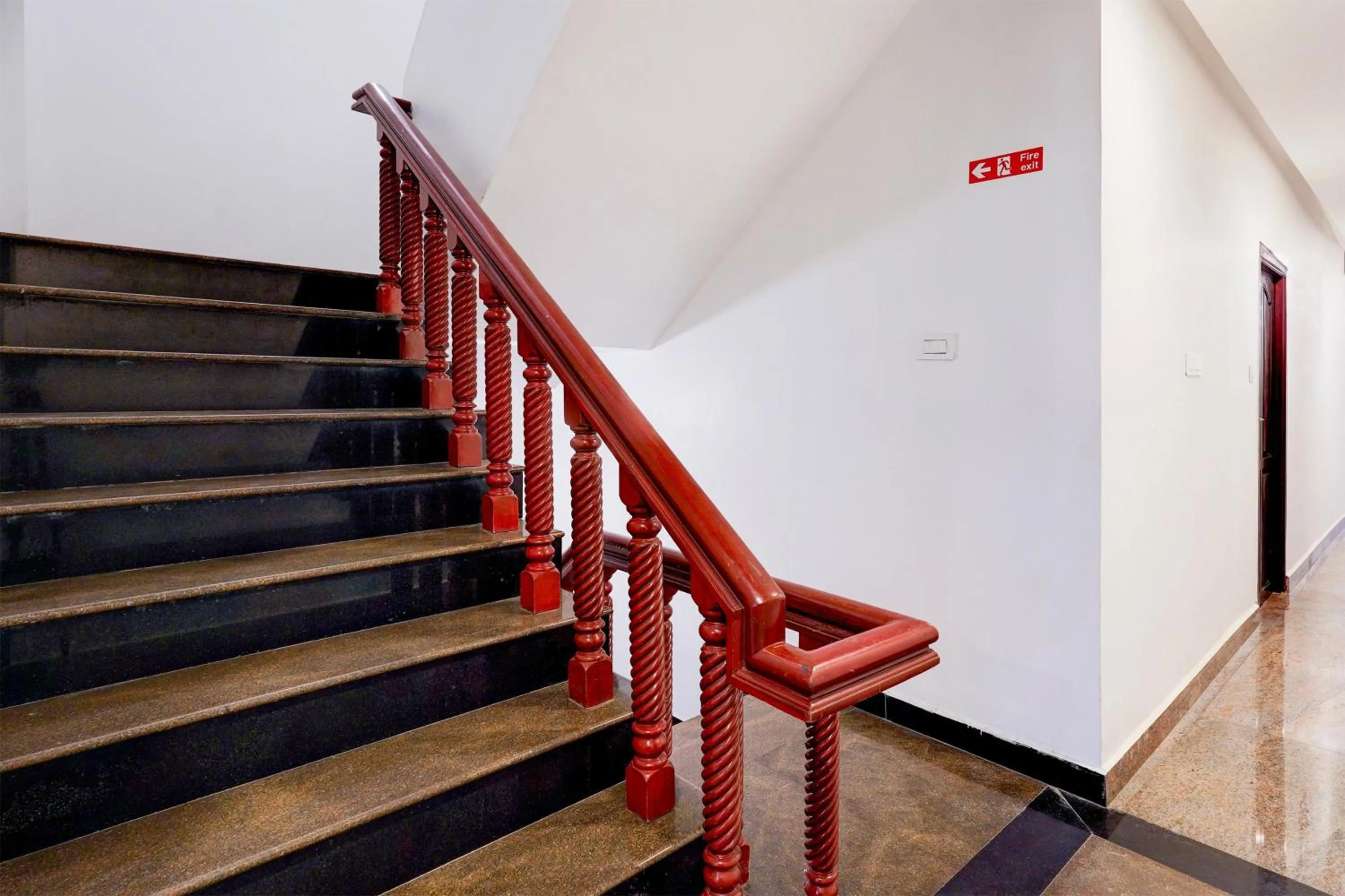 Lobby or reception in Super Townhouse White Town Rock Beach Formerly Prakasam Residency