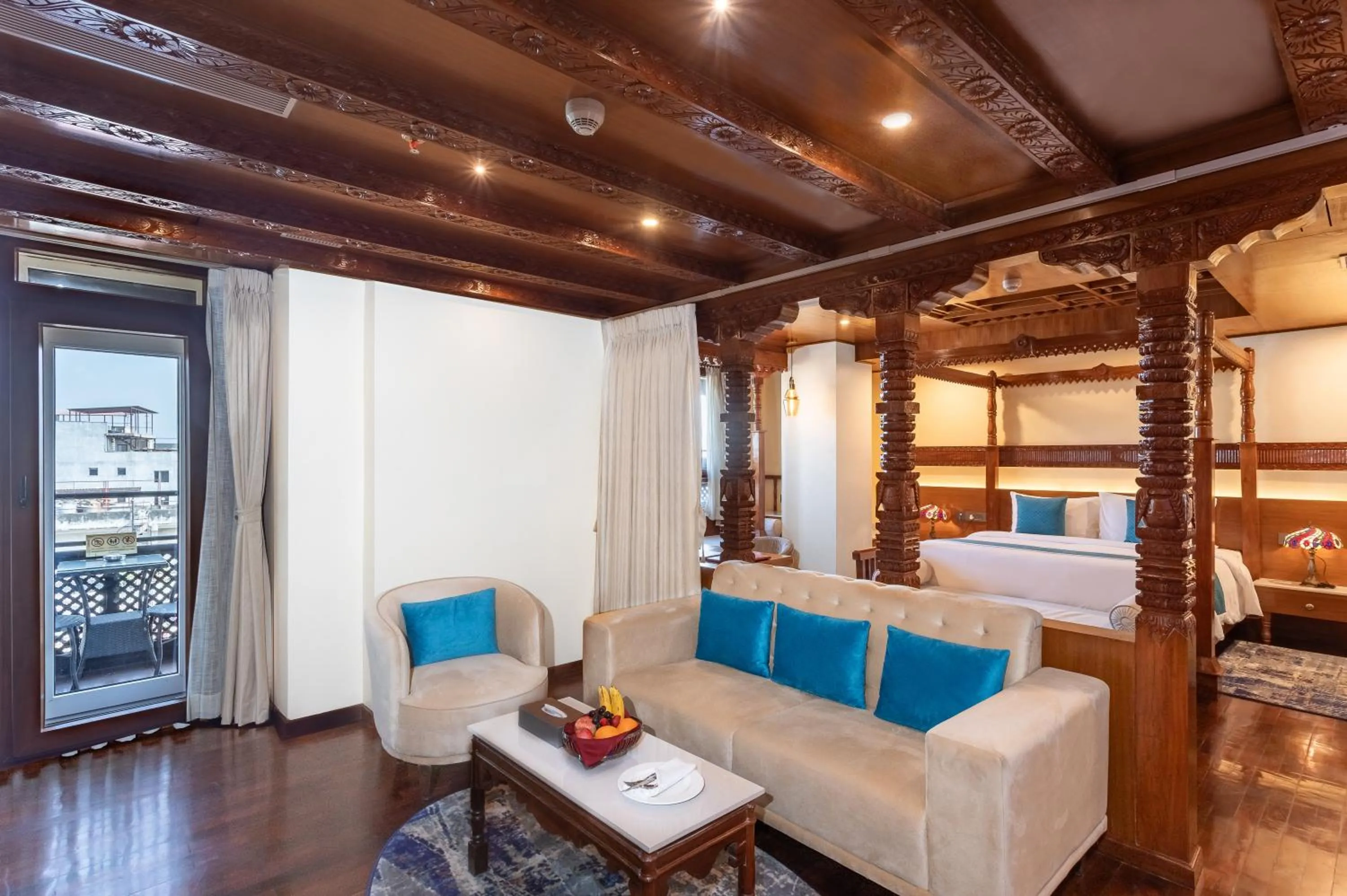 Seating area, Bed in Aarya Hotel and Spa - Eternal Heritage