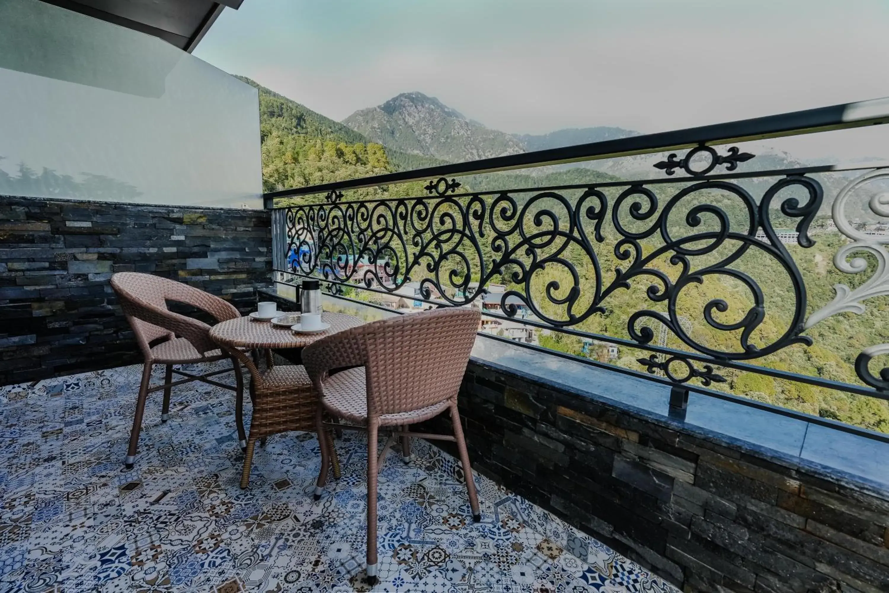 Super Deluxe King Room with Valley & Mountain View in Alivaa Hotel, McLeodganj With Best Dhauladhar View & Infinity Pool Sky Garden Super Deluxe King Room with Valley & Mountain View in Alivaa Hotel, McLeodganj With Best Dhauladhar View & Infinity Pool Sky Garden