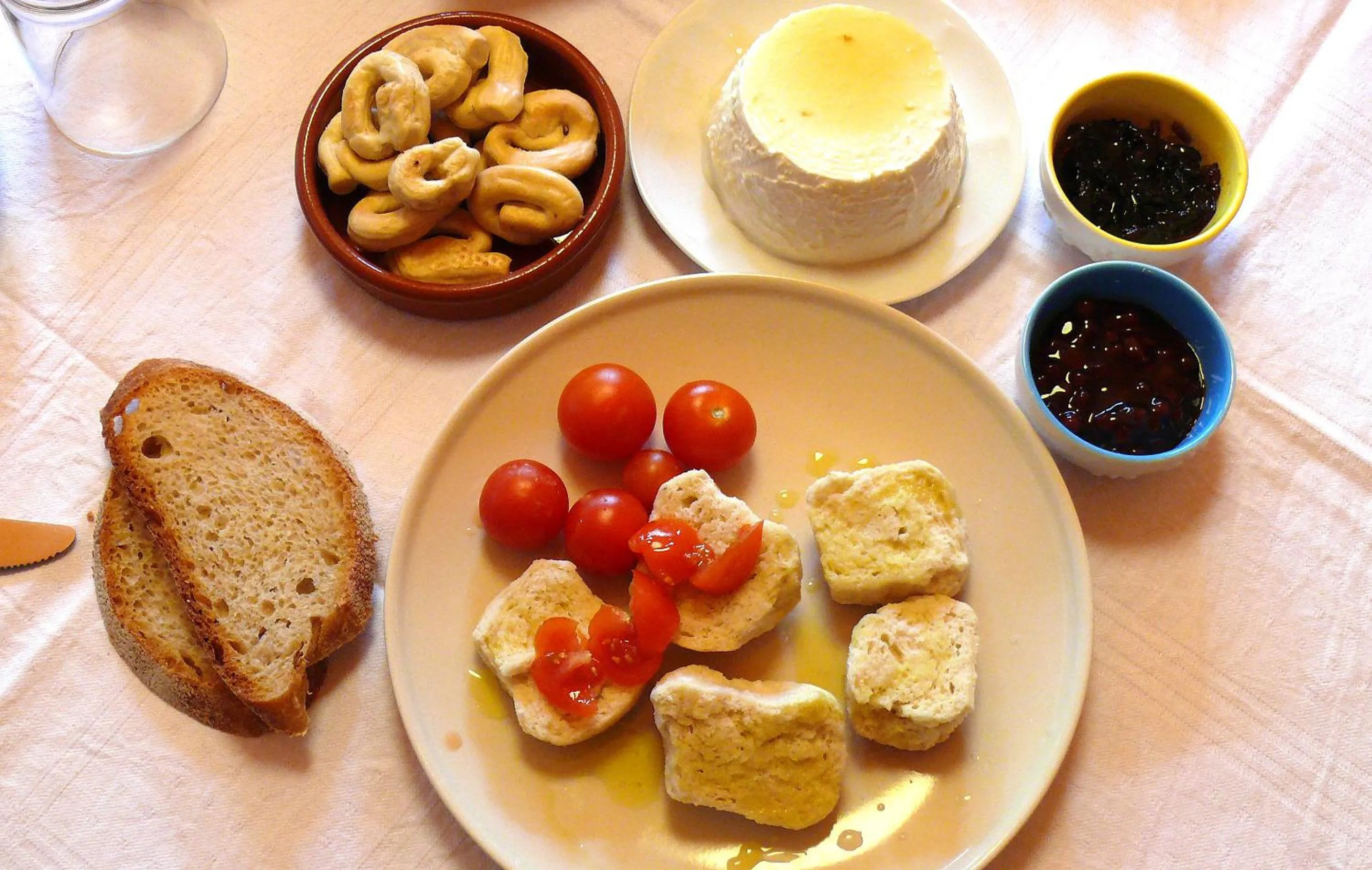 Italian breakfast in Culummi Bed & Breakfast