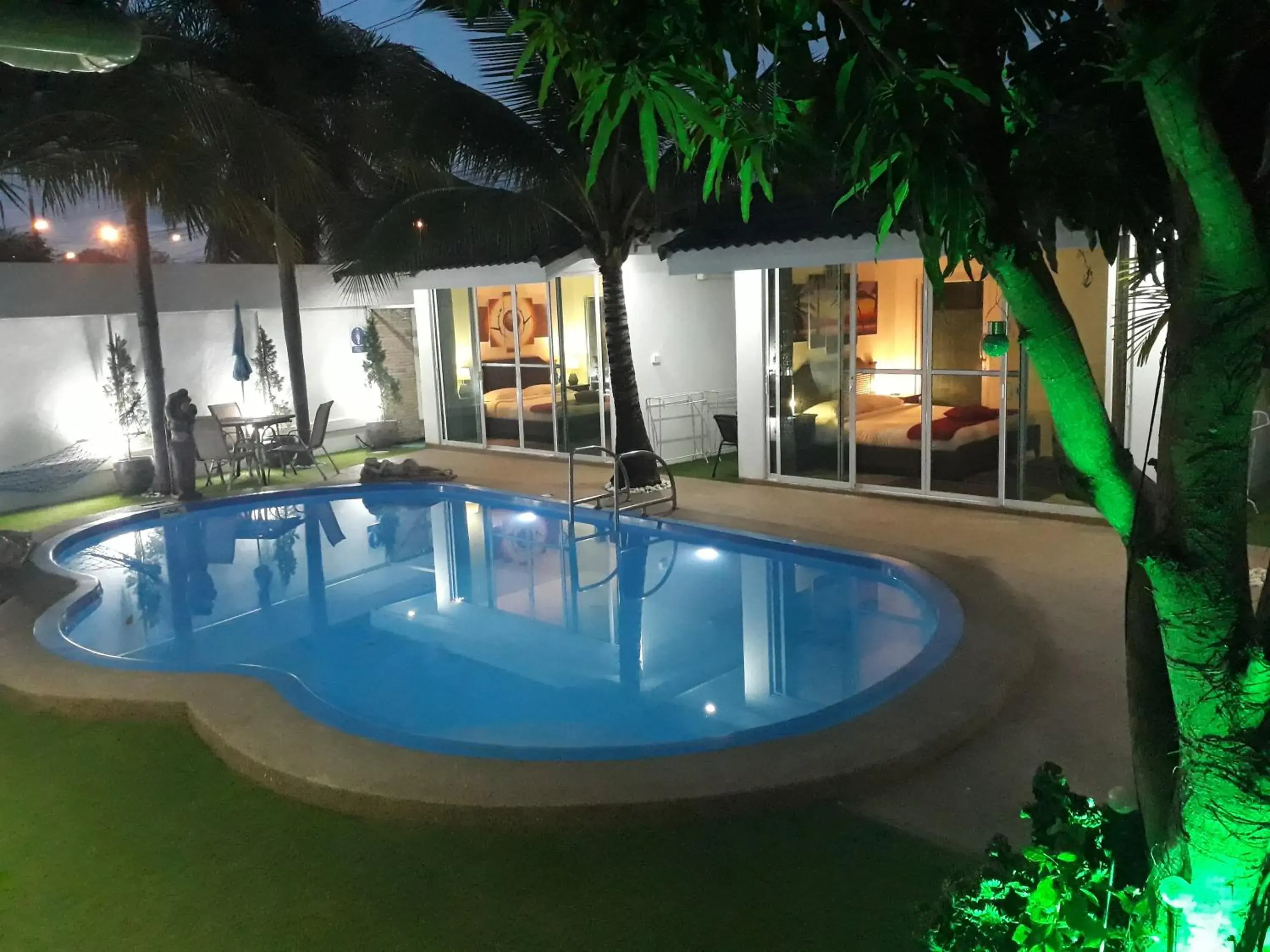 Swimming pool in Coconut Palms Swimming pool in Coconut Palms