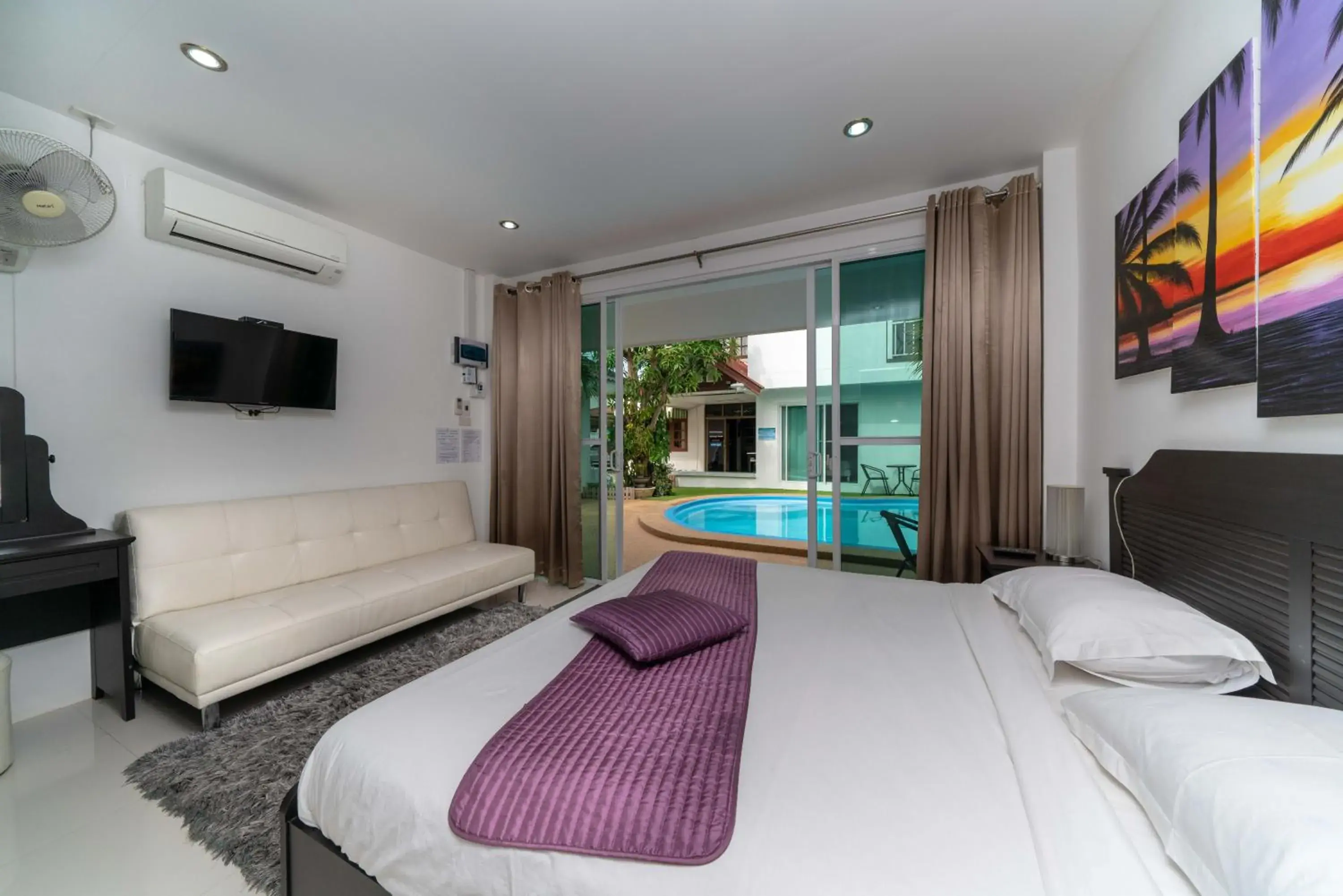 Photo of the whole room, Bed in Coconut Palms Photo of the whole room, Bed in Coconut Palms