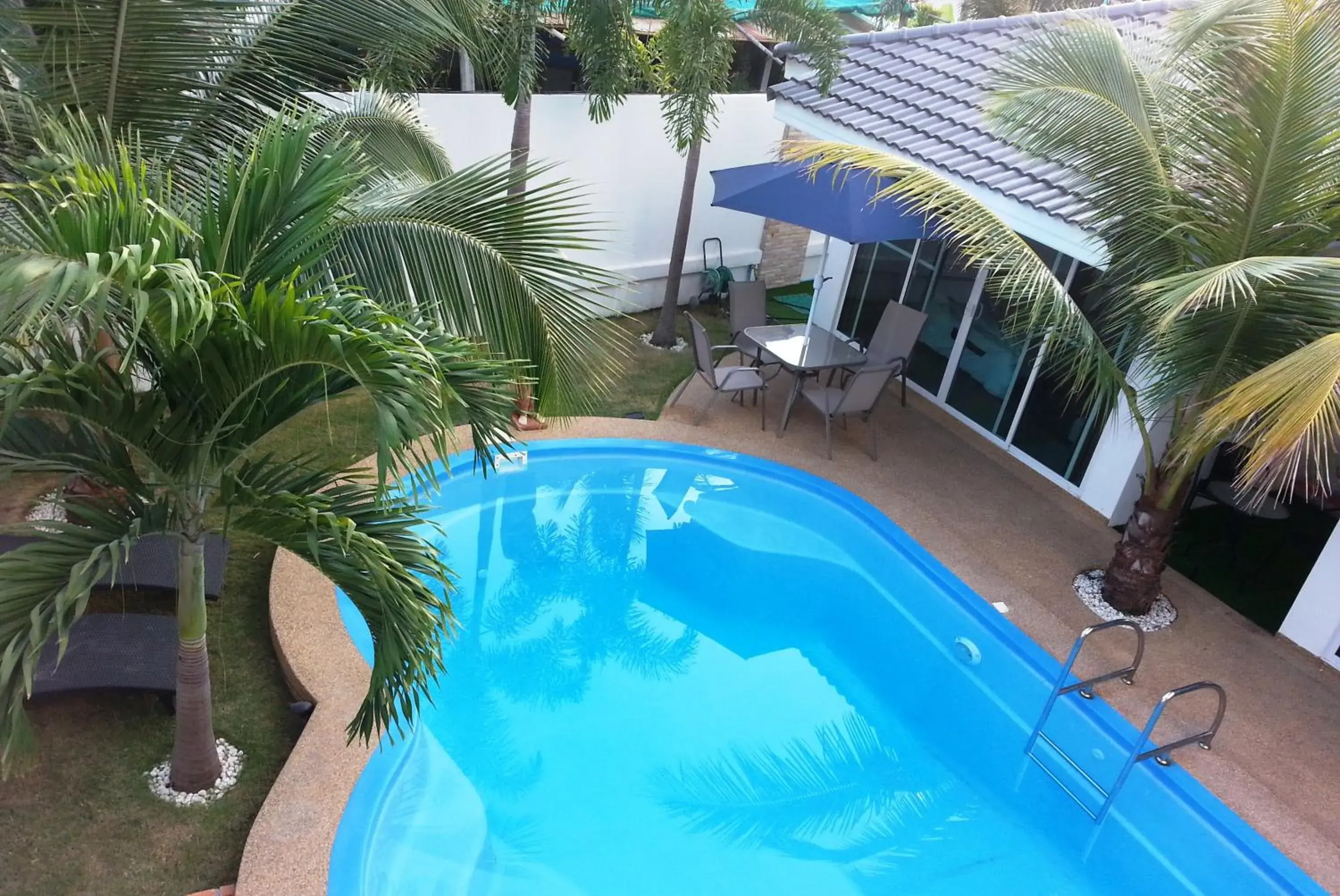 Bird's eye view in Coconut Palms Bird's eye view in Coconut Palms