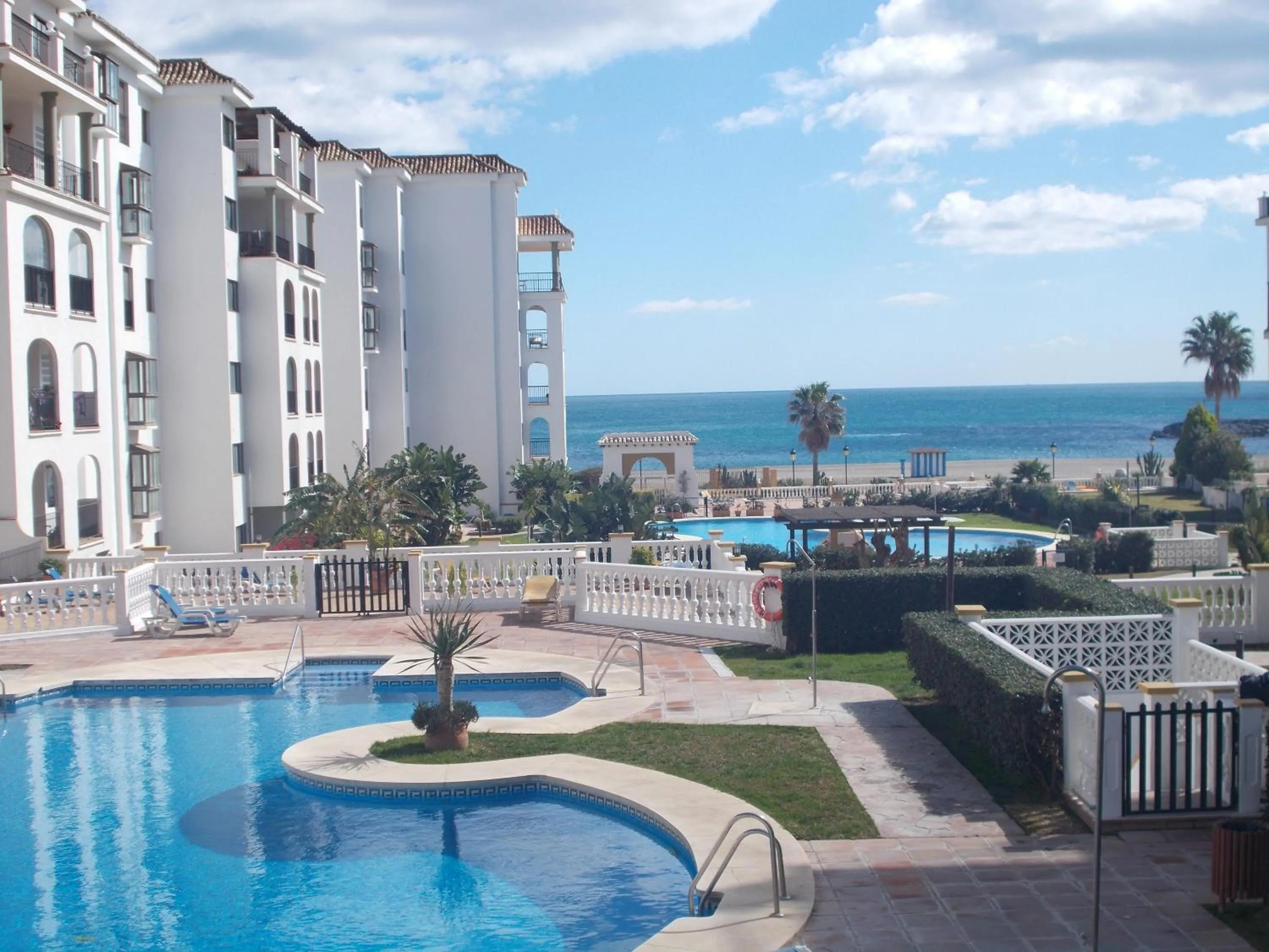Property building in Beach Apartment Marina Duquesa