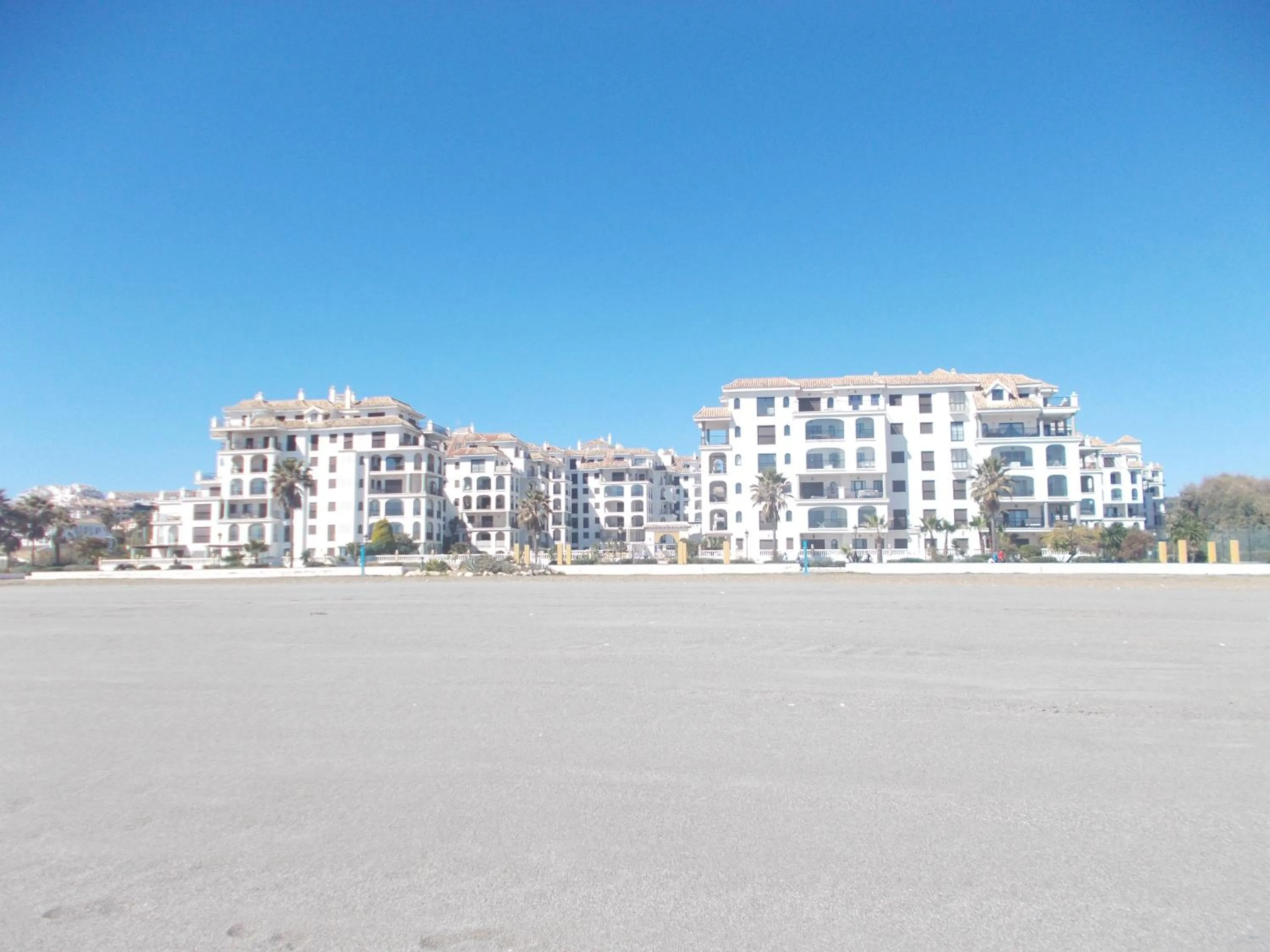 Property building in Beach Apartment Marina Duquesa