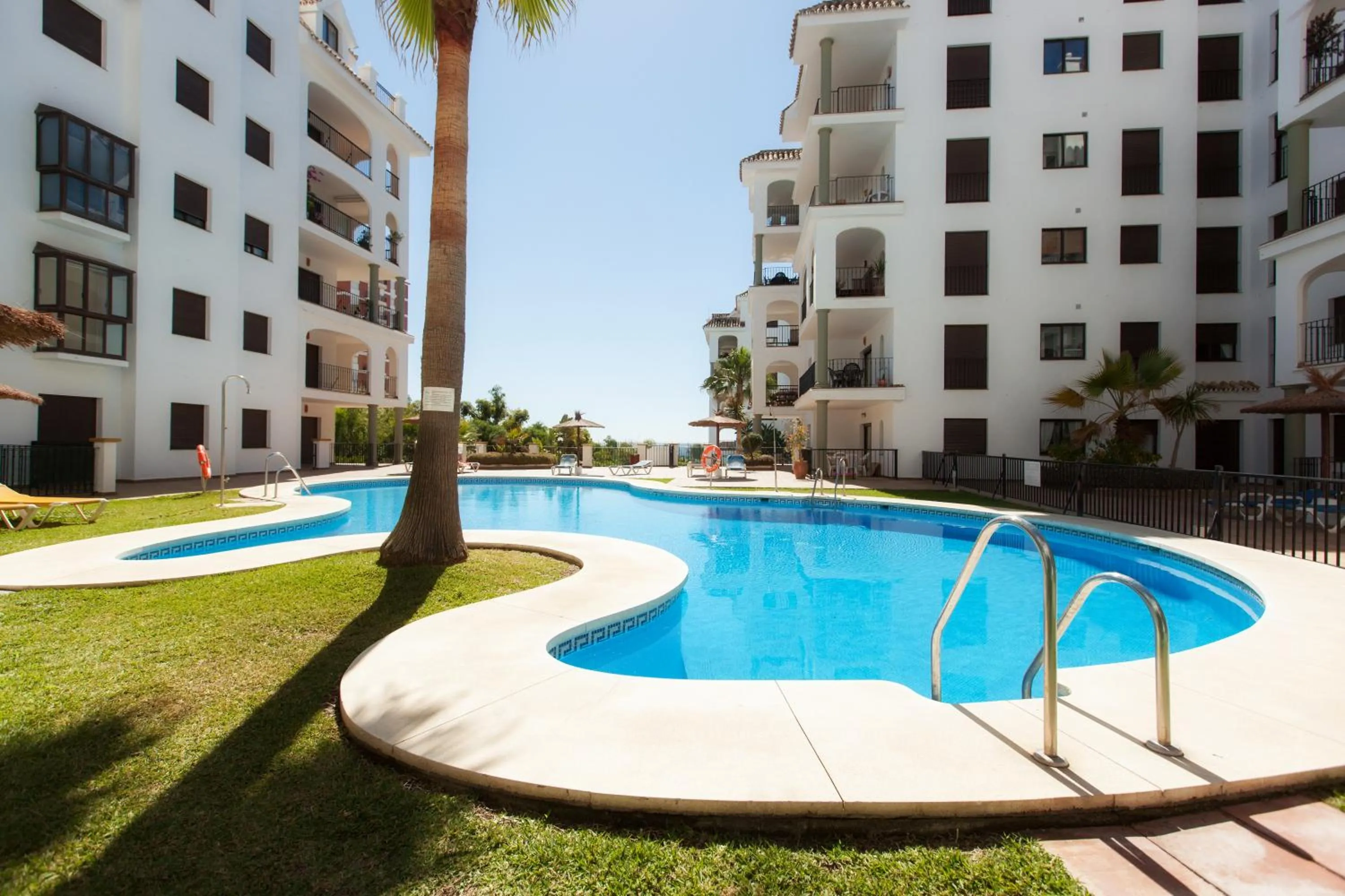 Property building in Beach Apartment Marina Duquesa