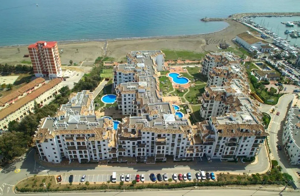 Property building in Beach Apartment Marina Duquesa