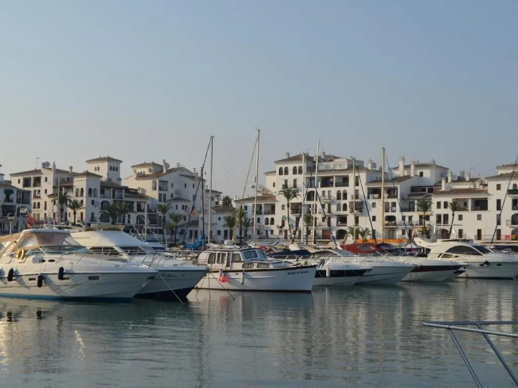 Neighbourhood in Beach Apartment Marina Duquesa