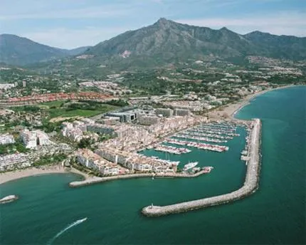 Neighbourhood in Beach Apartment Marina Duquesa