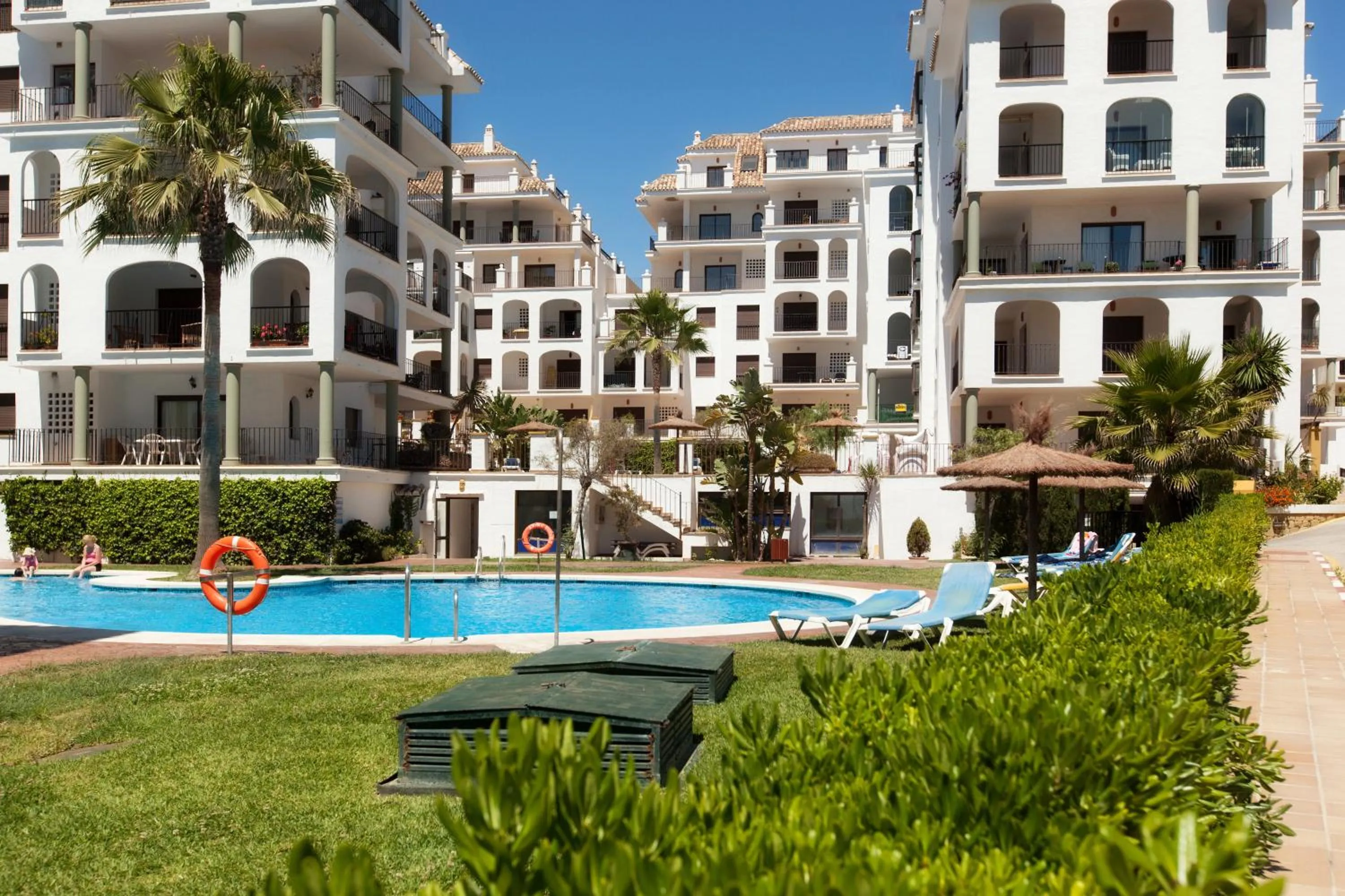 Property building in Beach Apartment Marina Duquesa