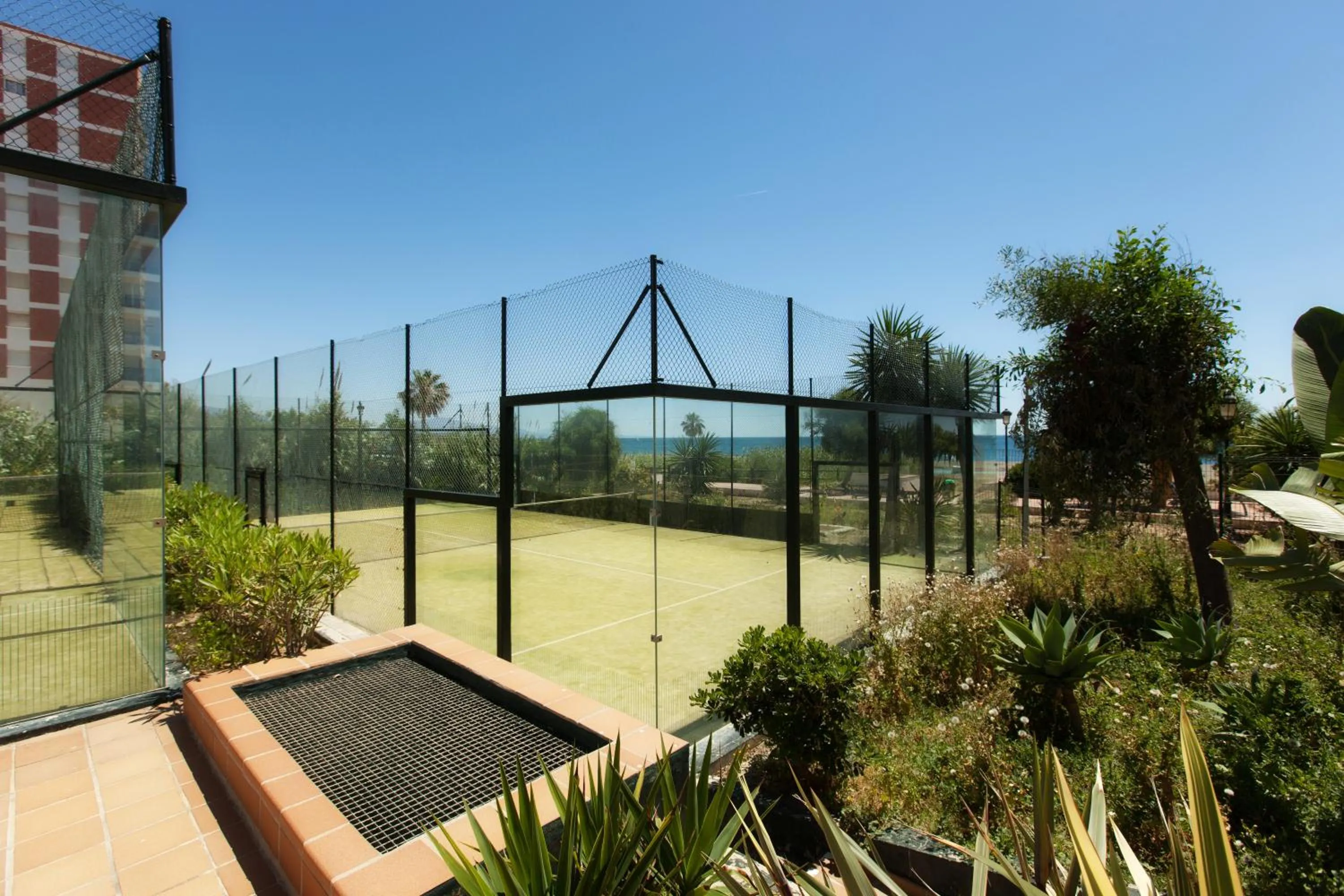 Tennis court in Beach Apartment Marina Duquesa