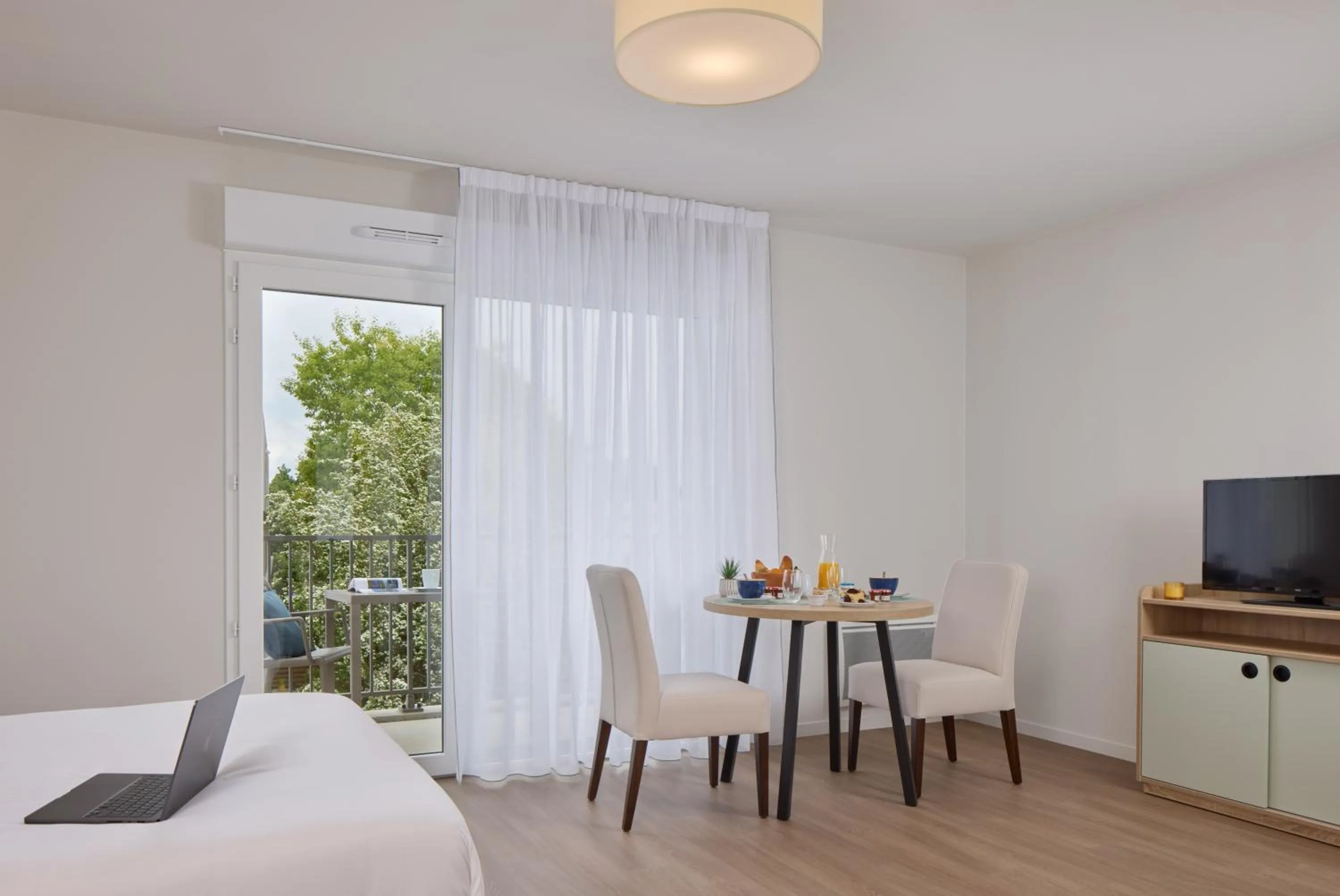 Living room, Bed in Zenitude Quality Aparthotel Plerin