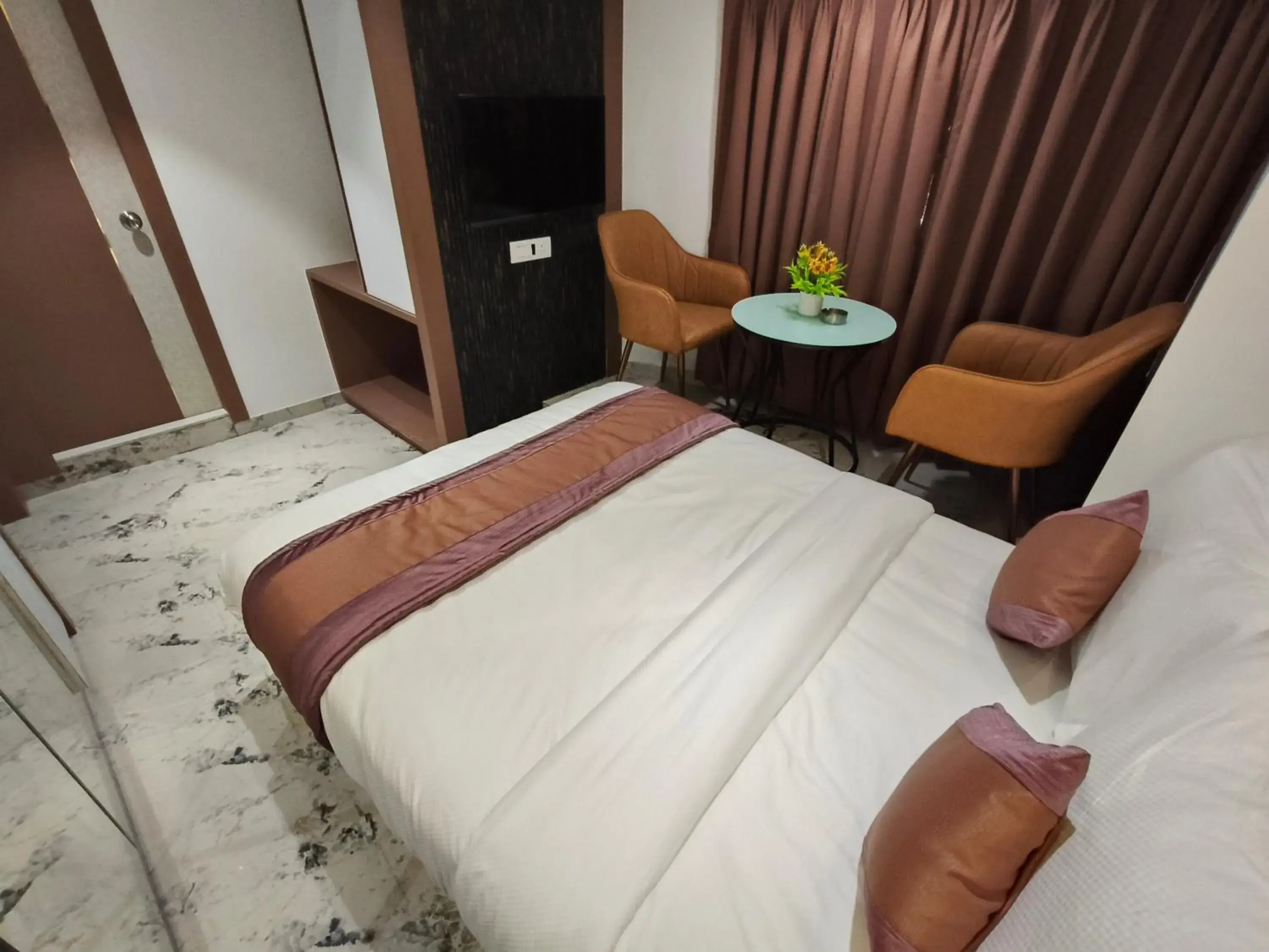 Double Room - single occupancy in Hotel Prime Suites Airoli Double Room - single occupancy in Hotel Prime Suites Airoli