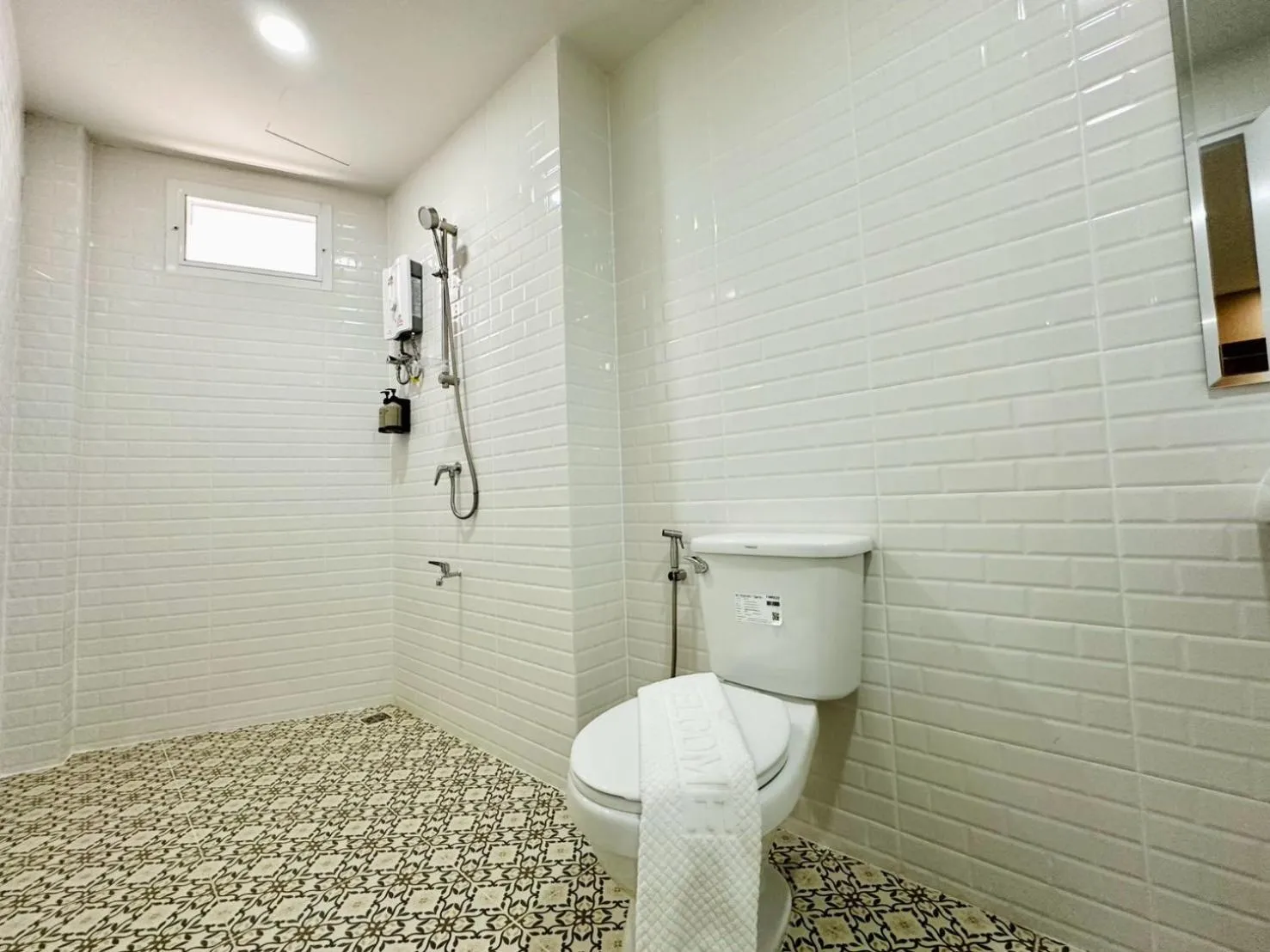 Shower in The Cozy 77