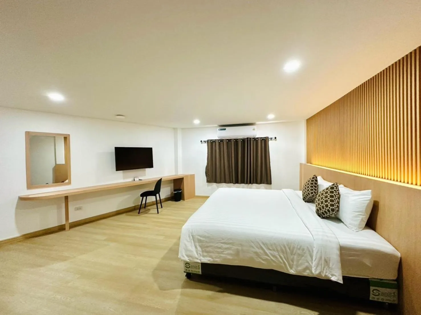 Bedroom, Bed in The Cozy 77