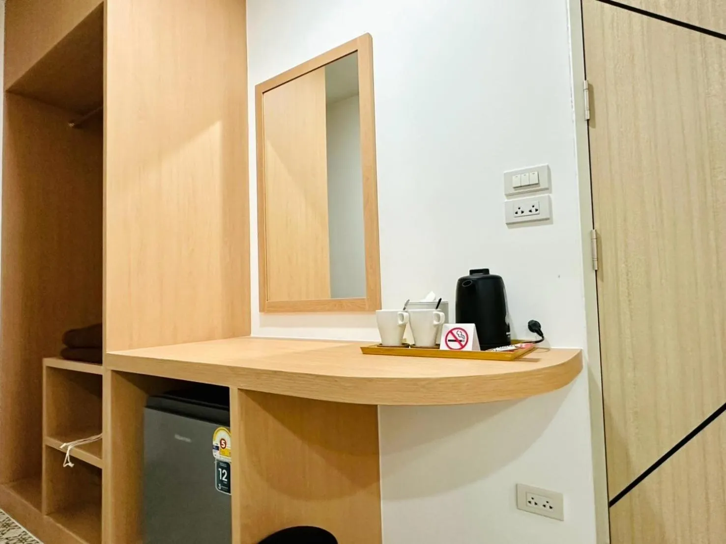 Coffee/tea facilities in The Cozy 77