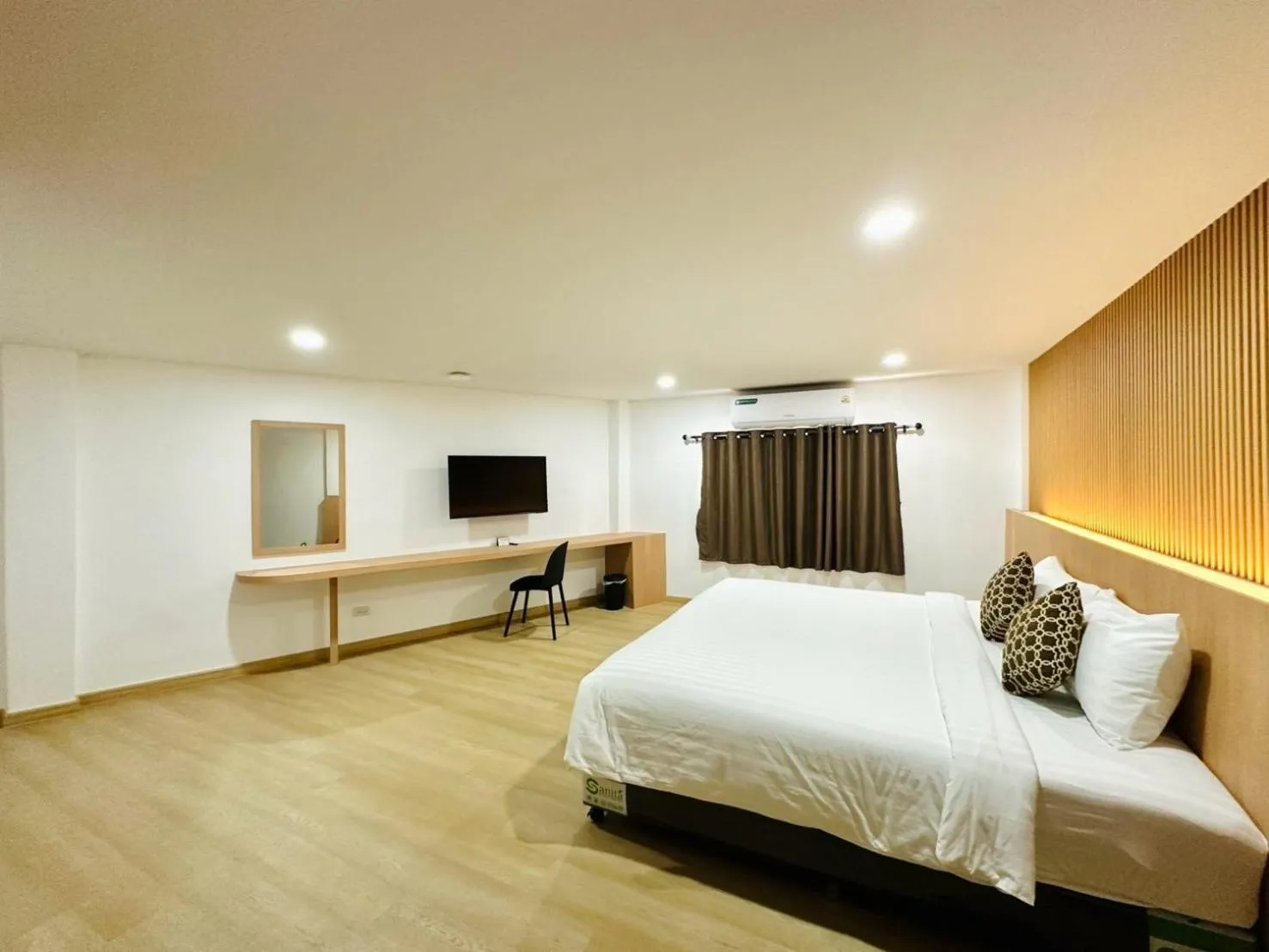 Bedroom, Bed in The Cozy 77