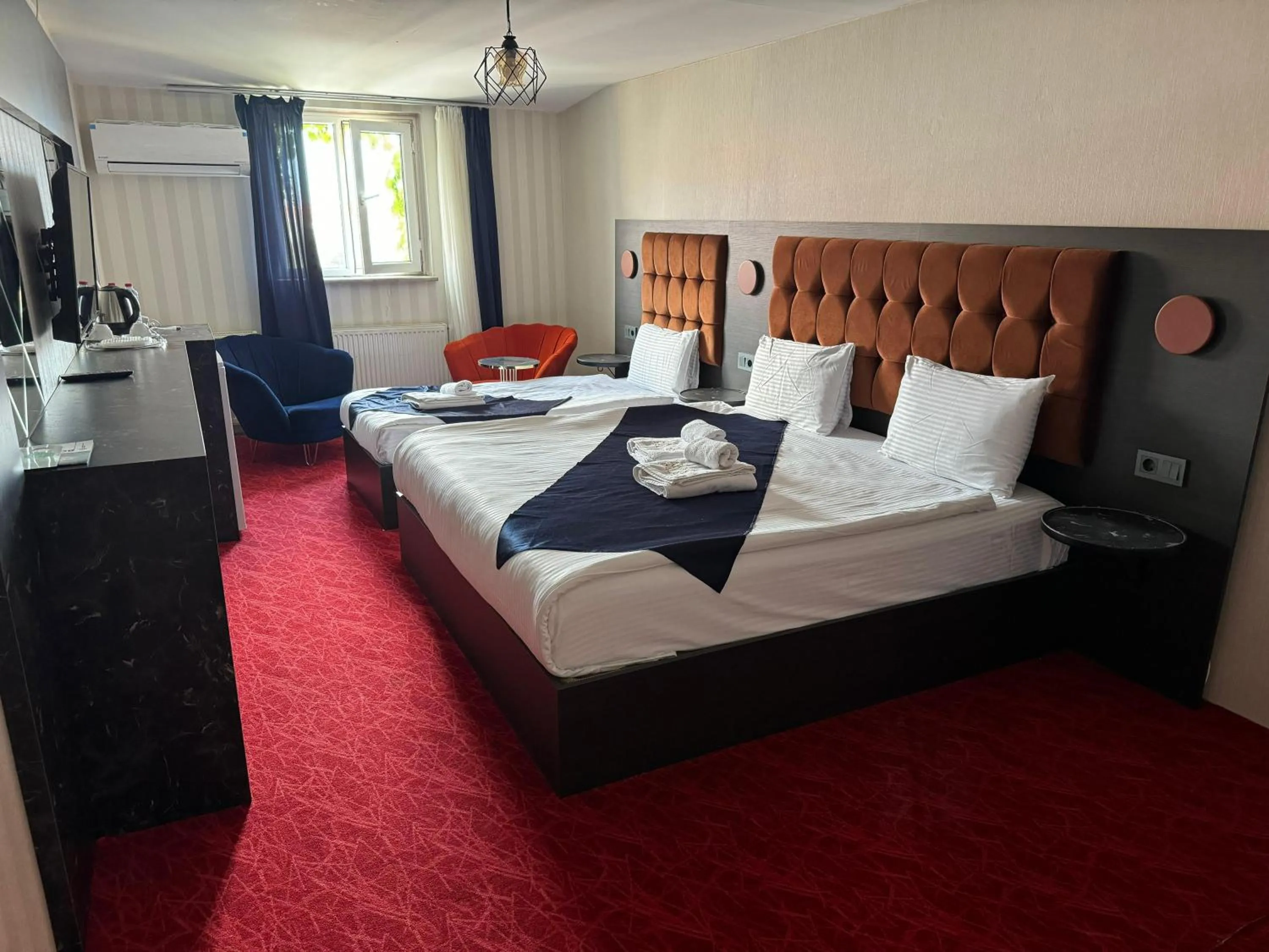 Photo of the whole room, Bed in Akyol Palace