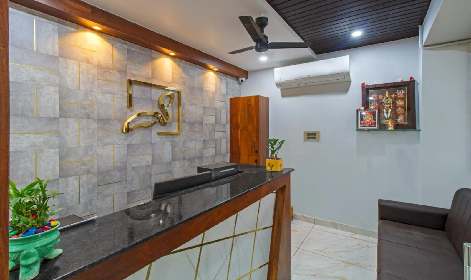Hotel Abhi Suites
