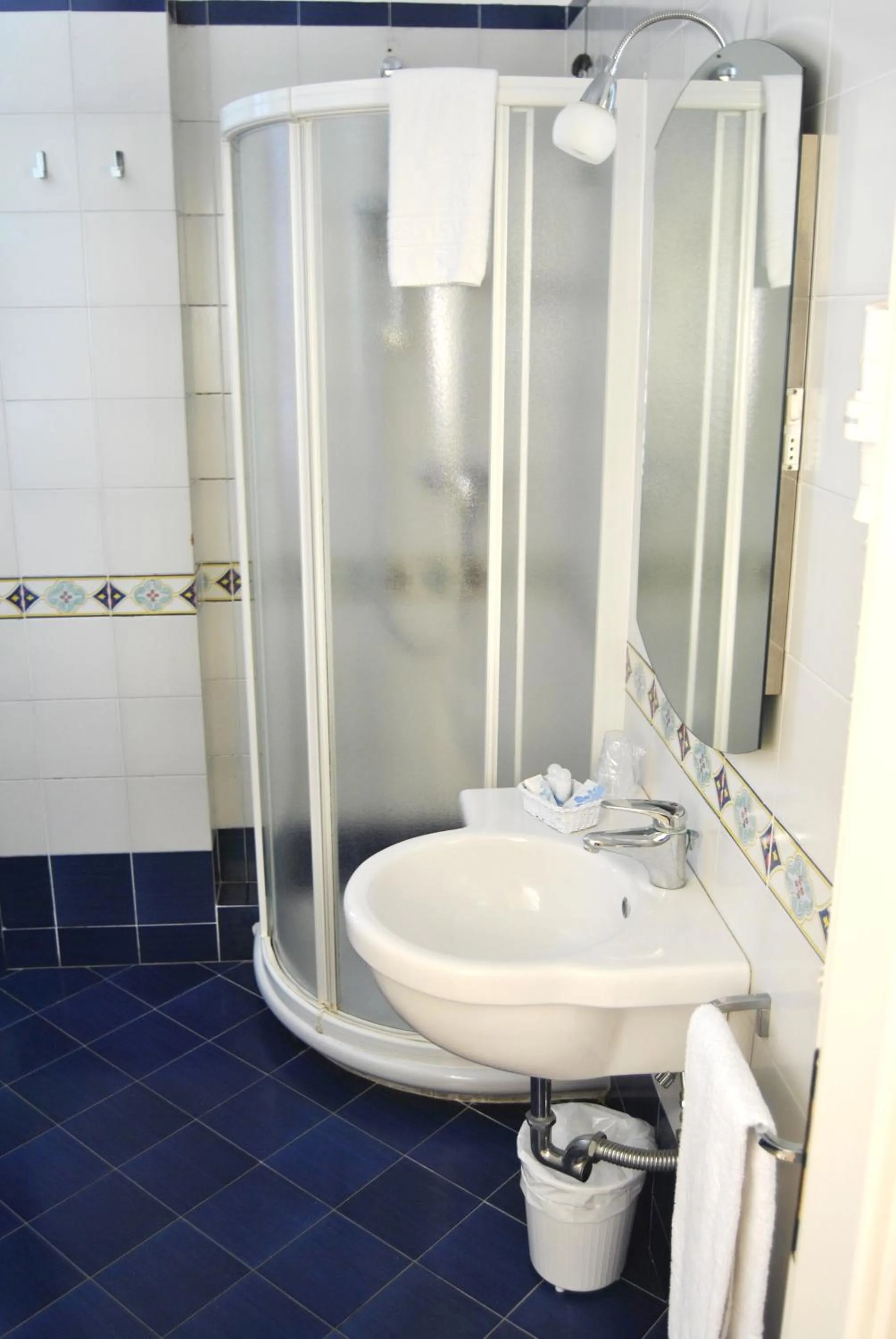 Shower in Hotel Sextum