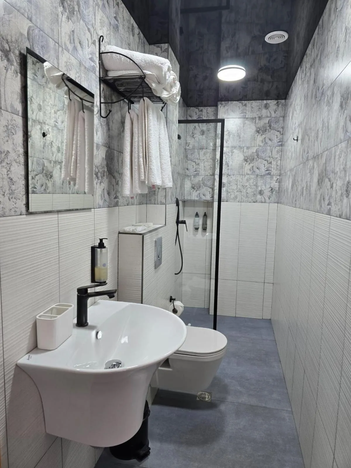 Shower in Hotel Nutsa in old Tbilisi