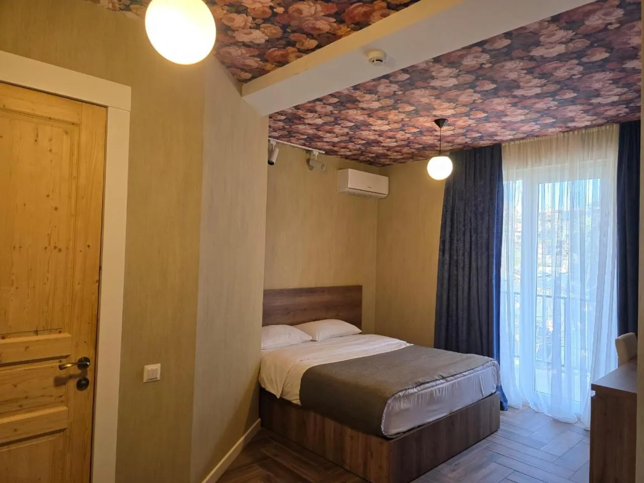 Bed in Hotel Nutsa in old Tbilisi